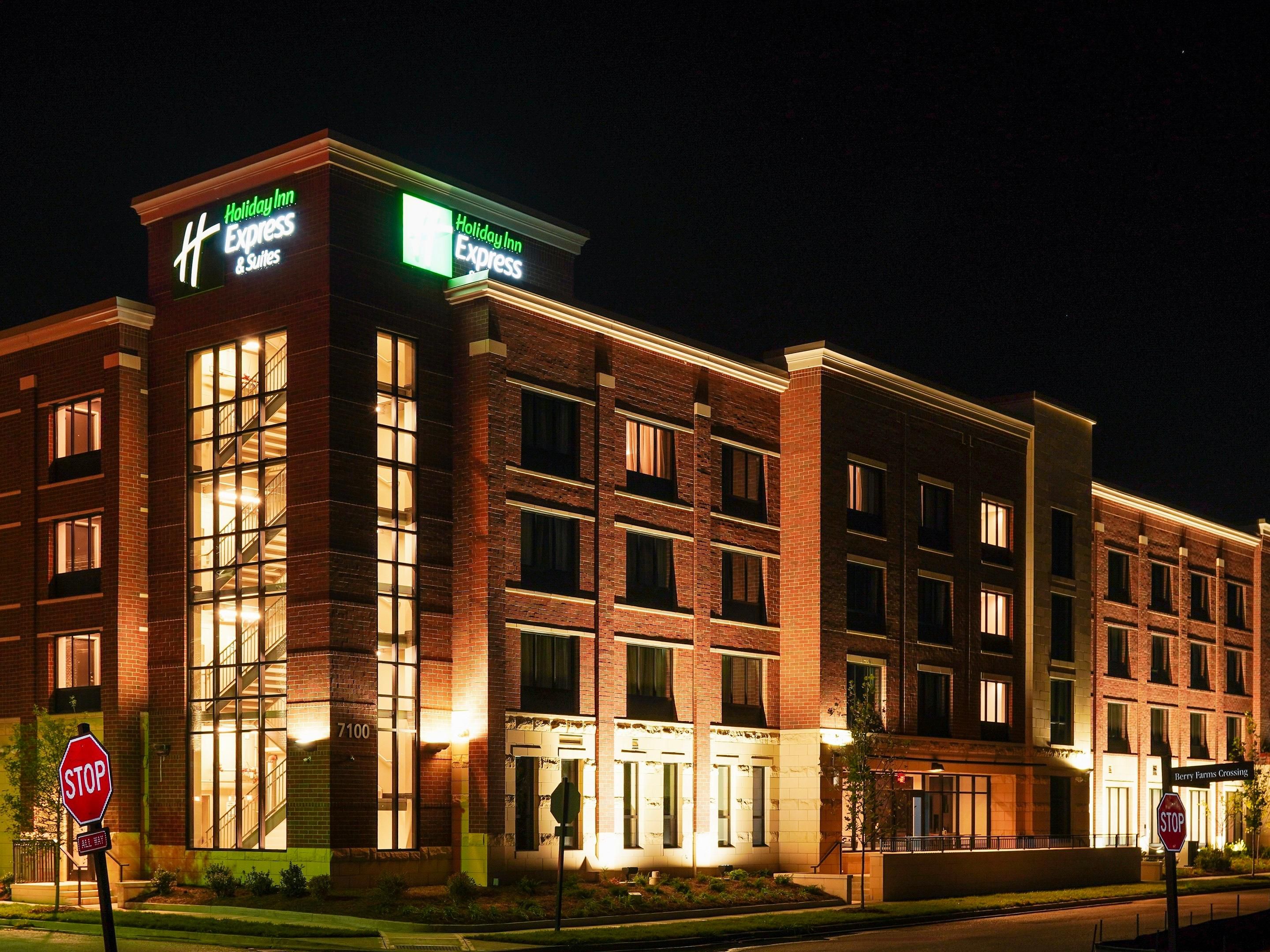 Hotels On I-65 Near Nashville, TN | Holiday Inn Express® & Suites