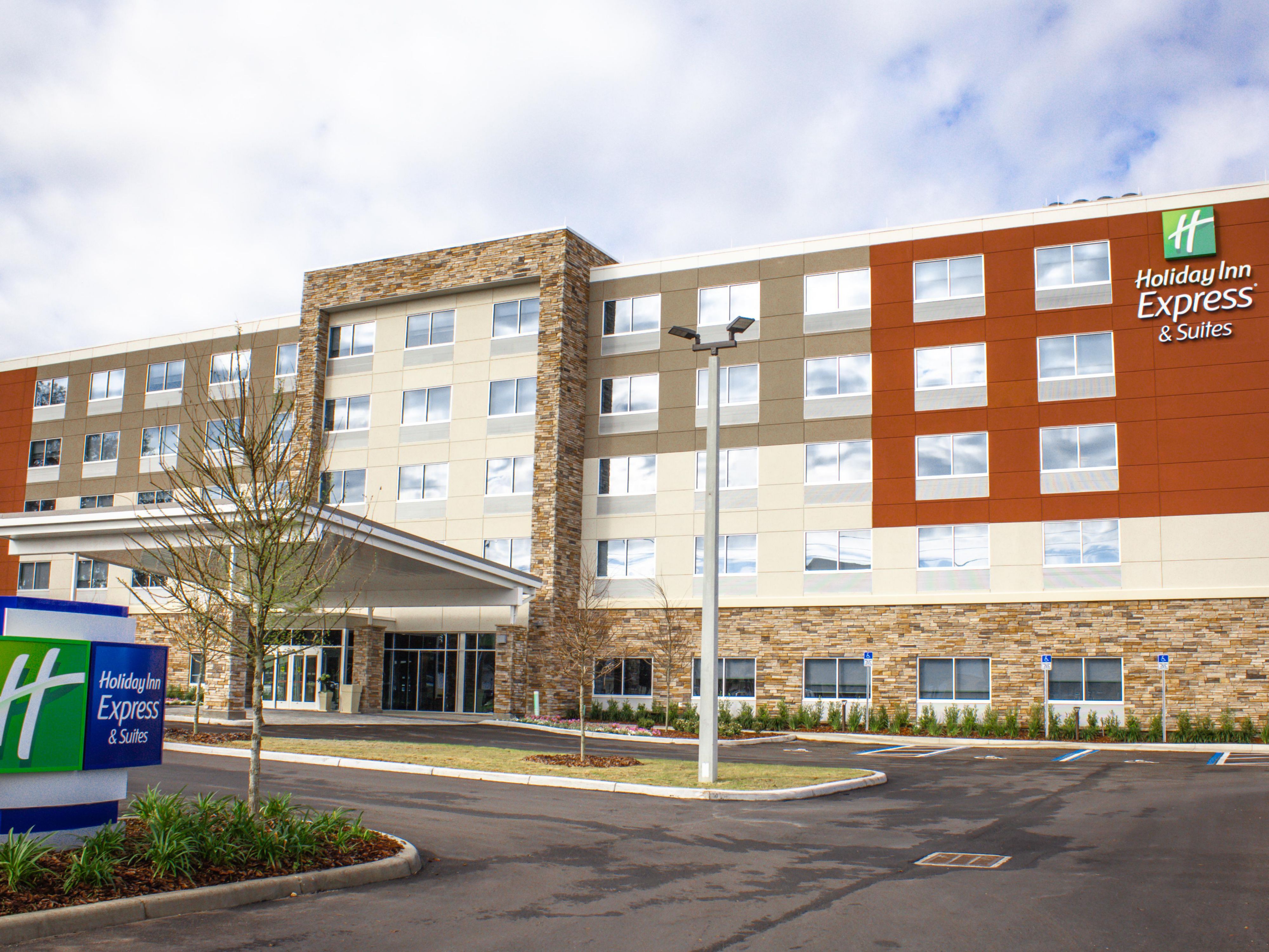 Holiday Inn Express & Suites Gainesville SW Hotel by IHG
