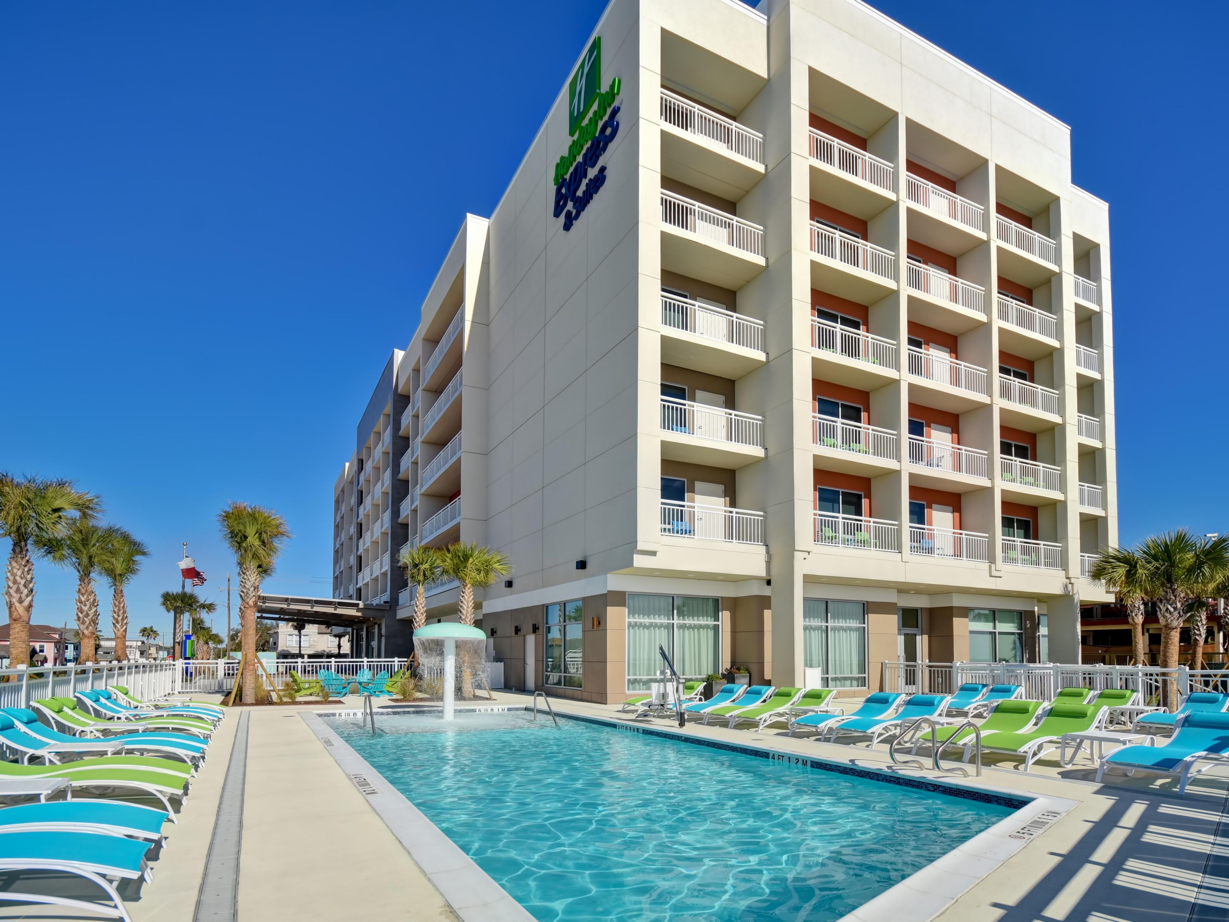 Beachfront Hotels In Galveston TX Holiday Inn Express Suites   Holiday Inn Express And Suites Galveston 6348176151 4x3