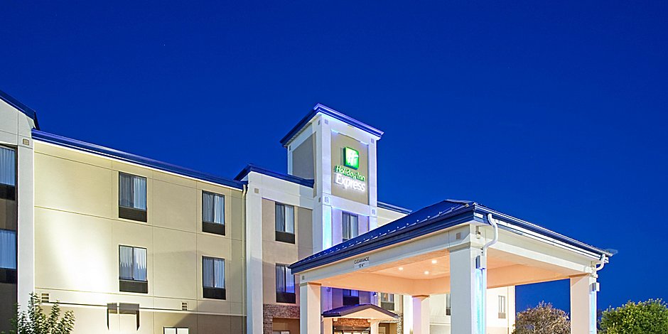 Holiday Inn Express Suites Garden City Hotel By Ihg - 