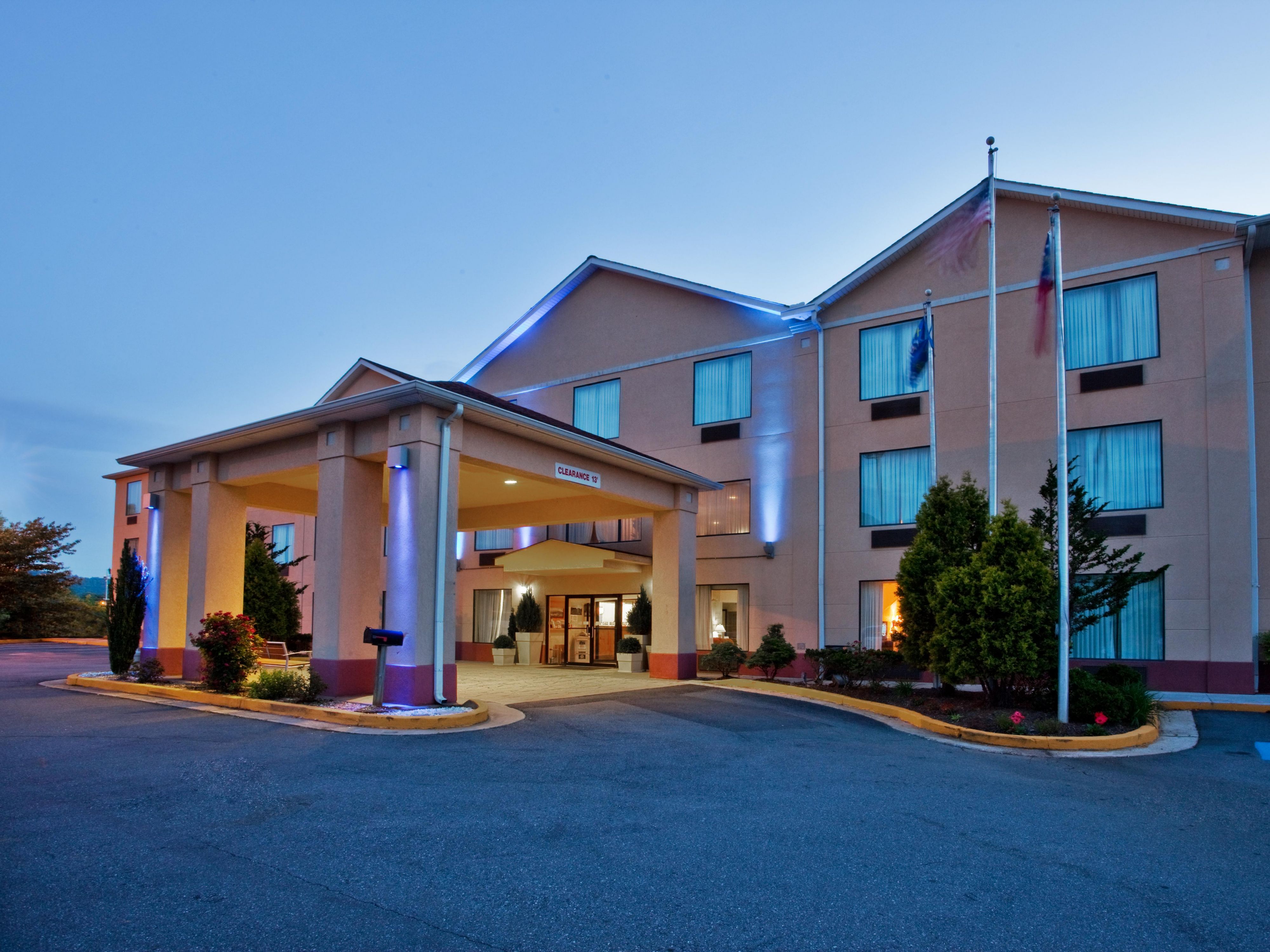 Holiday Inn Express & Suites Hiawassee Hotel by IHG