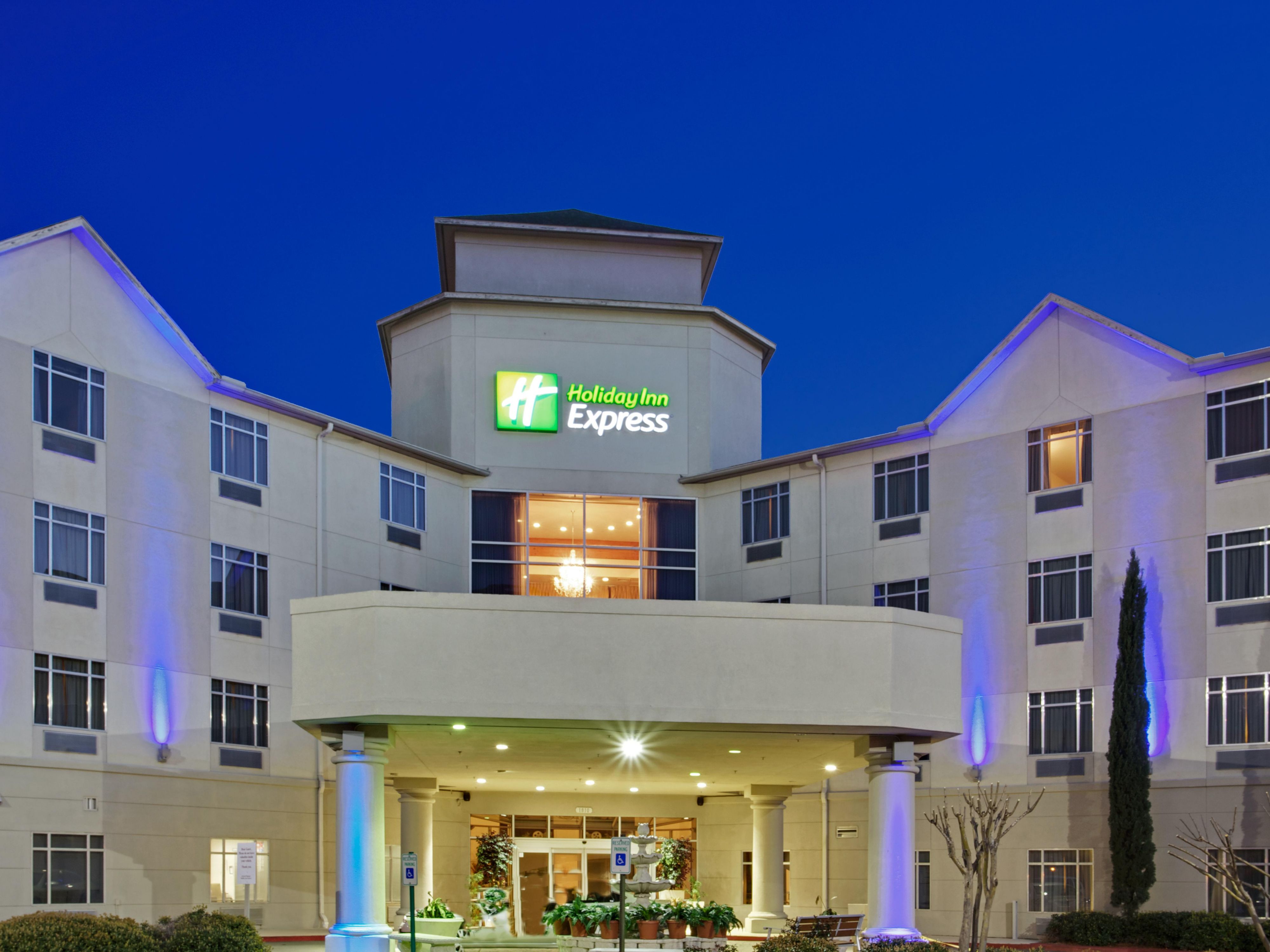 Holiday Inn Express & Suites Houston-Dwtn Conv Ctr Hotel by IHG