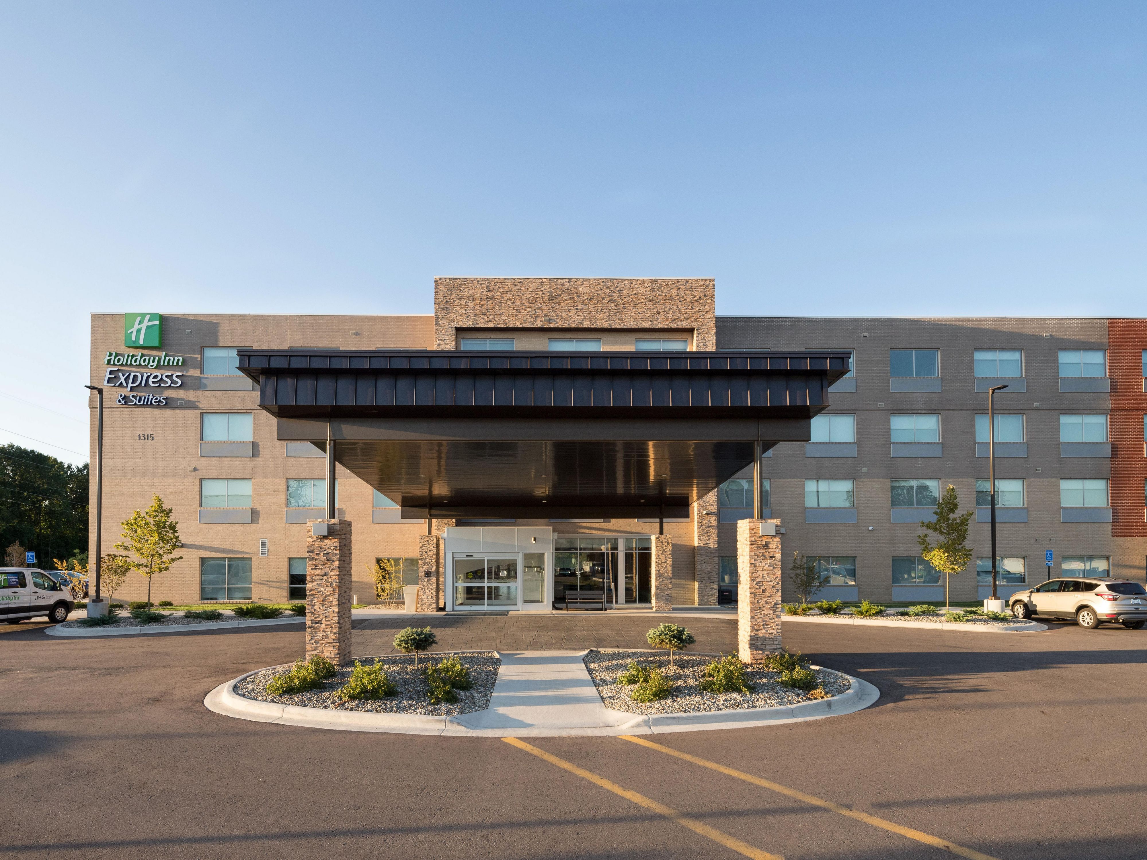 Holiday Inn Express Suites Kalamazoo West Hotel In Kalamazoo By Ihg