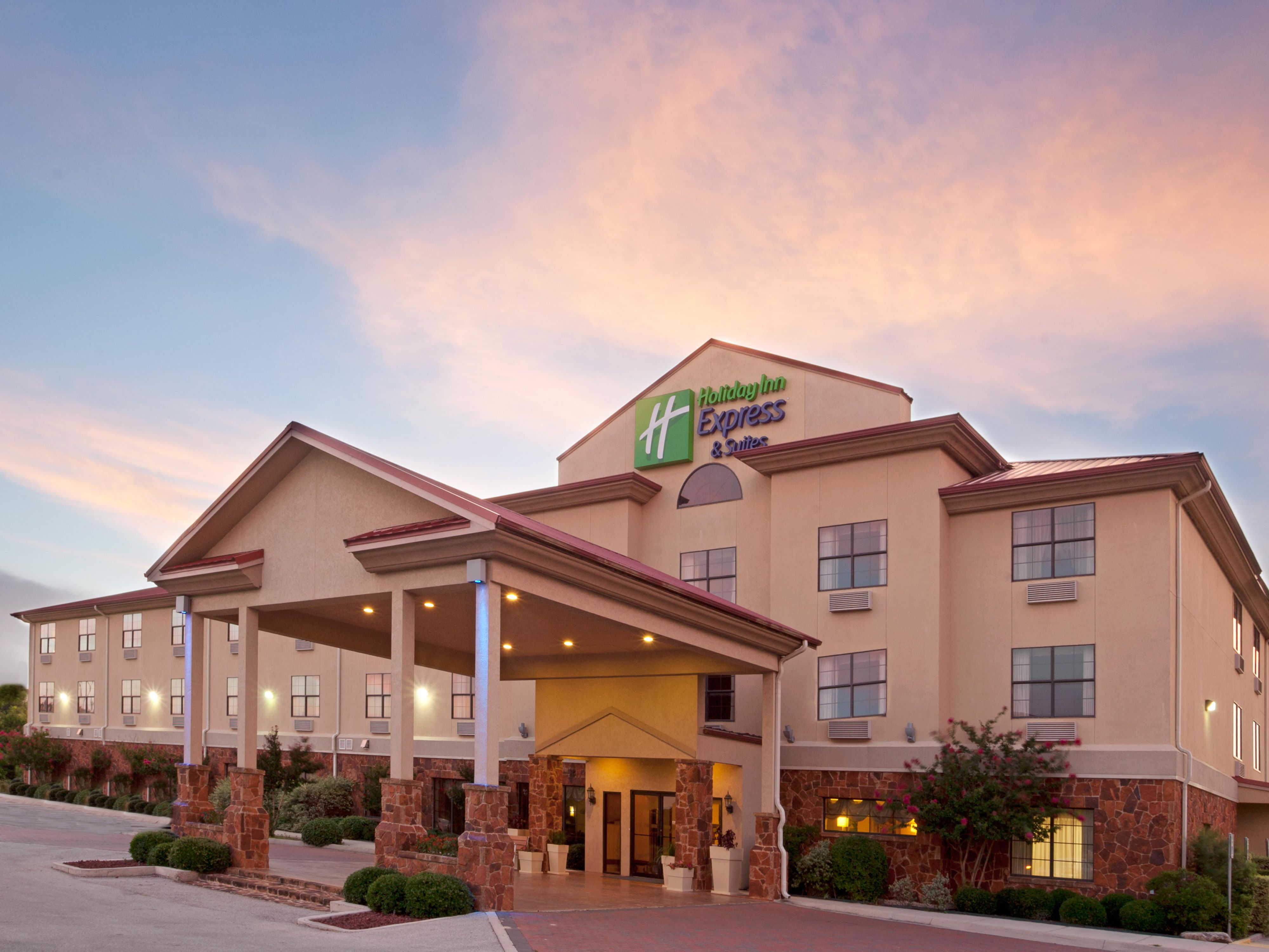 Holiday Inn Express & Suites Kerrville Hotel by IHG