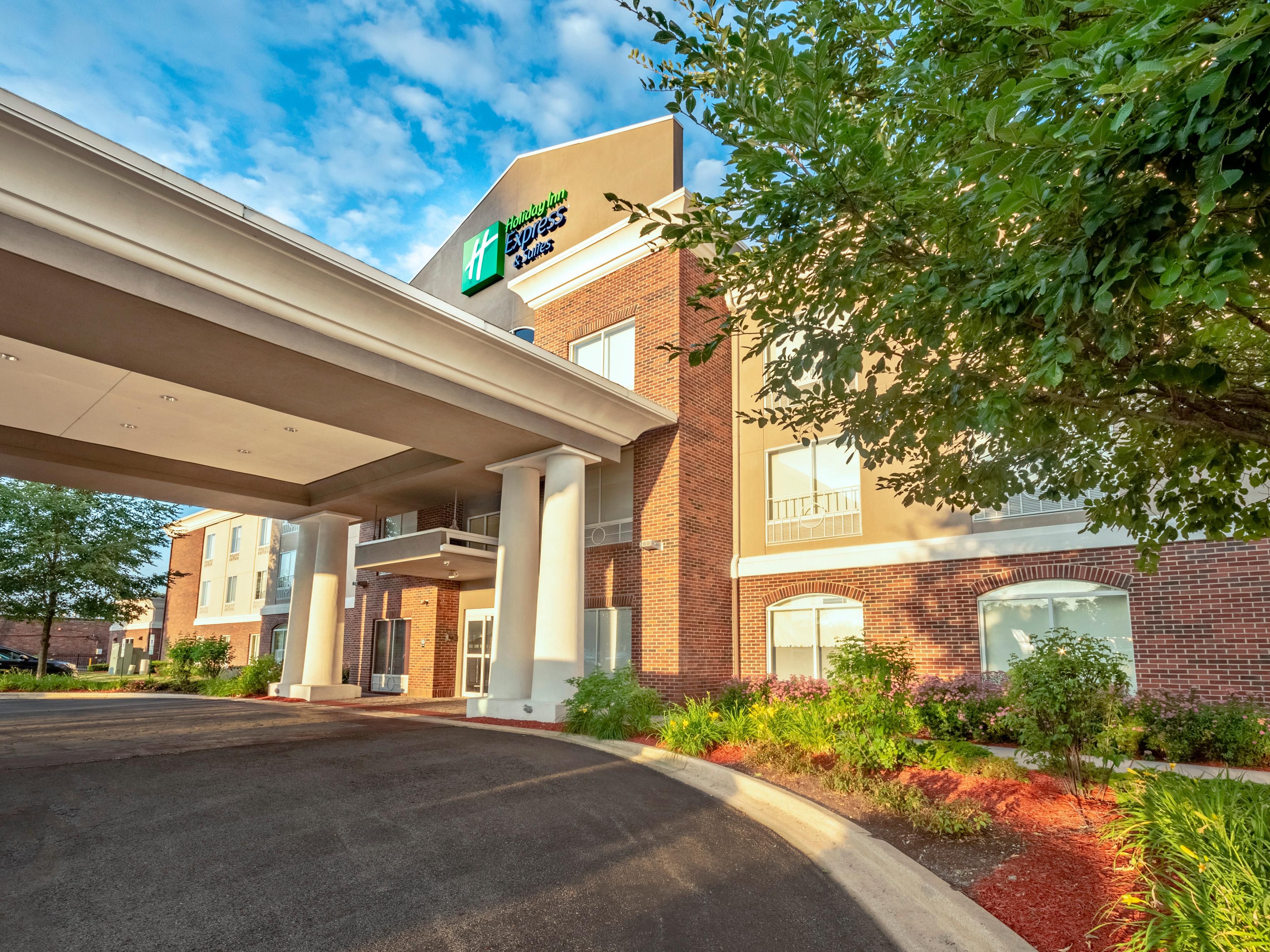 Hotels in Lake Zurich, IL | Holiday Inn Express & Suites Lake Zurich