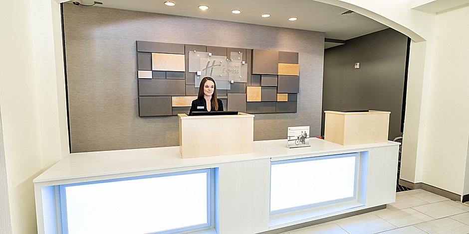 Affordable Hotels In Spring Valley Nv Holiday Inn Express