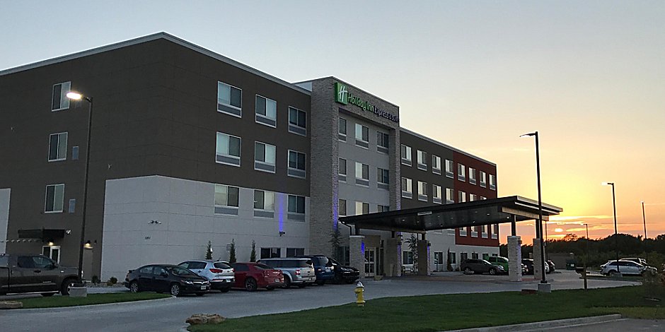 Hotels In Lee S Summit Mo Holiday Inn Express Suites Lee S