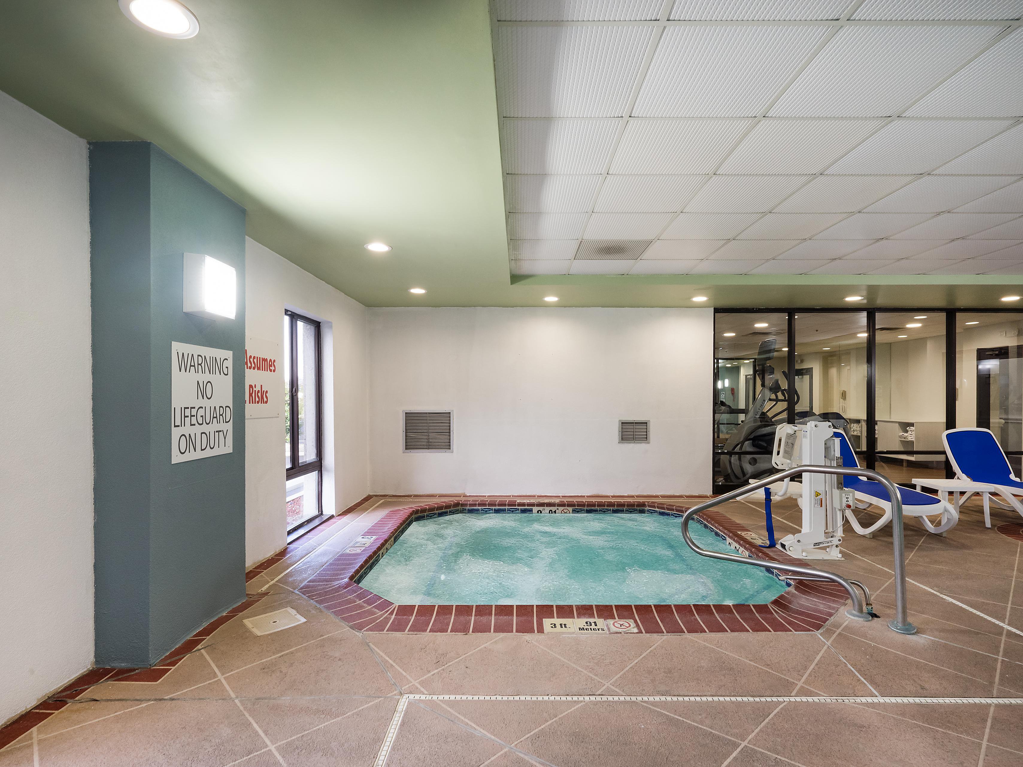 Holiday Inn Express Suites Louisville East Louisville - 