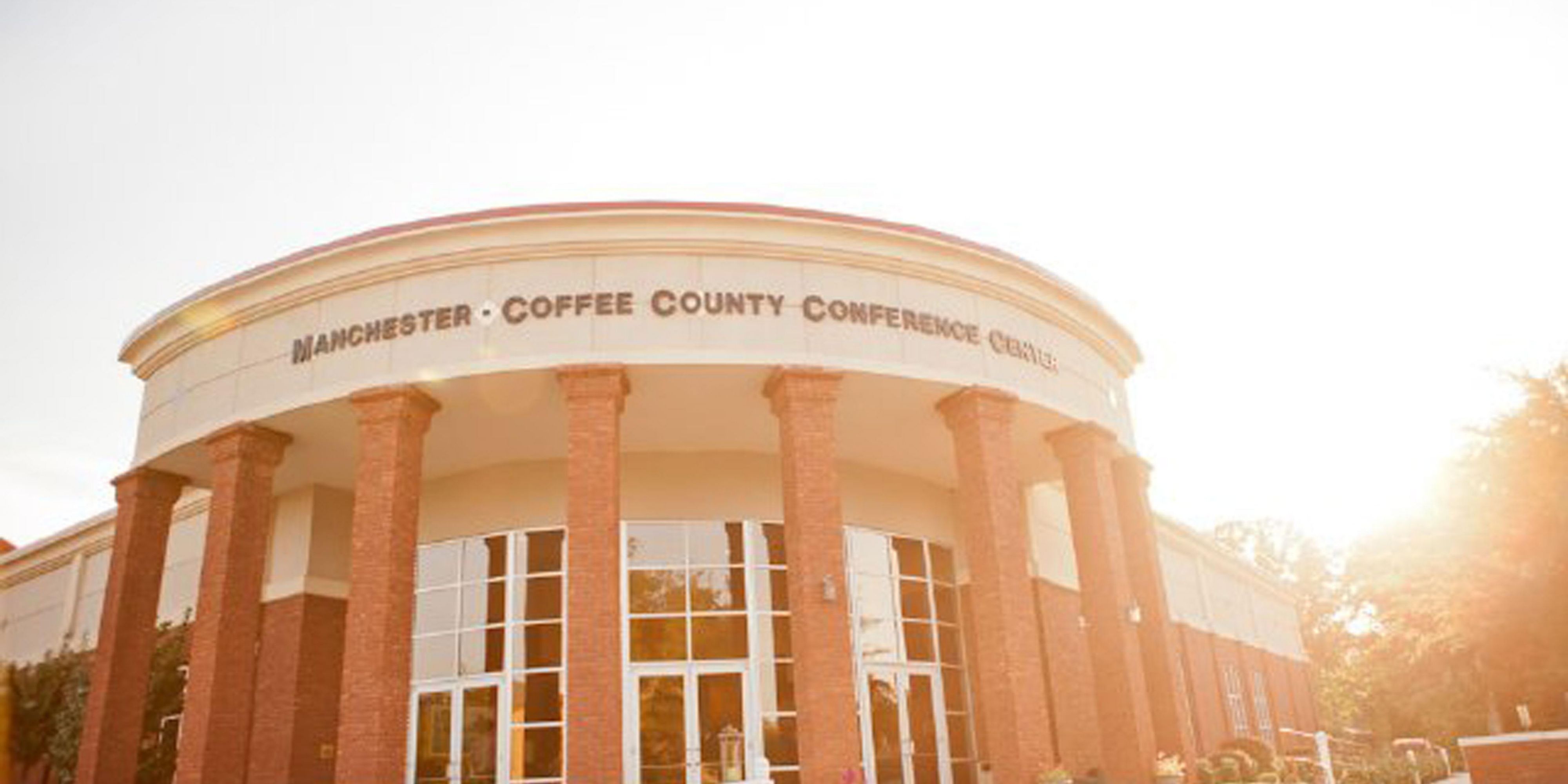 Holiday Inn Express Suites Manchester Conf Ctr Tullahoma Hotel