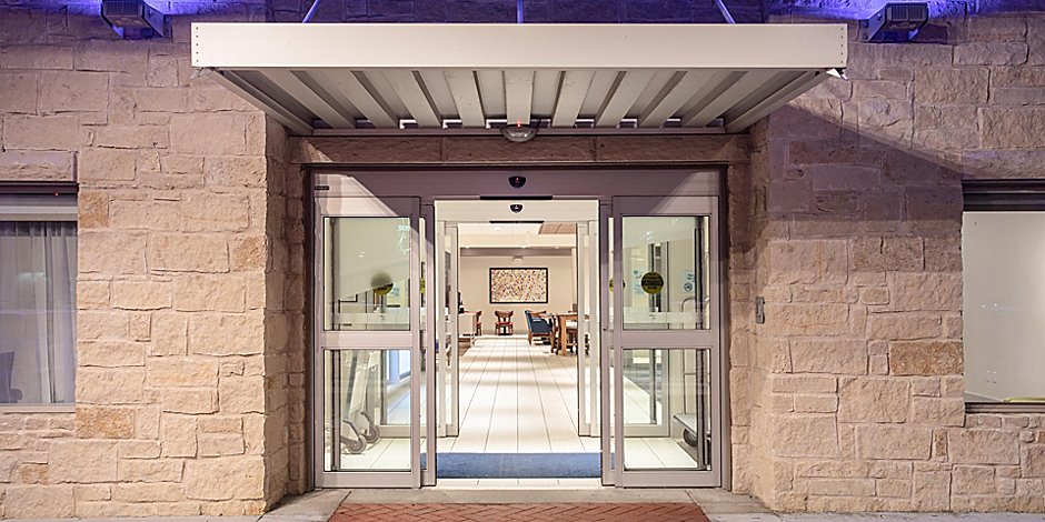 Holiday Inn Express Suites Manhattan Hotel By Ihg