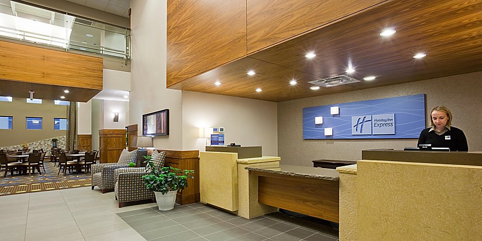 Holiday Inn Express Suites Mankato East Hotel By Ihg