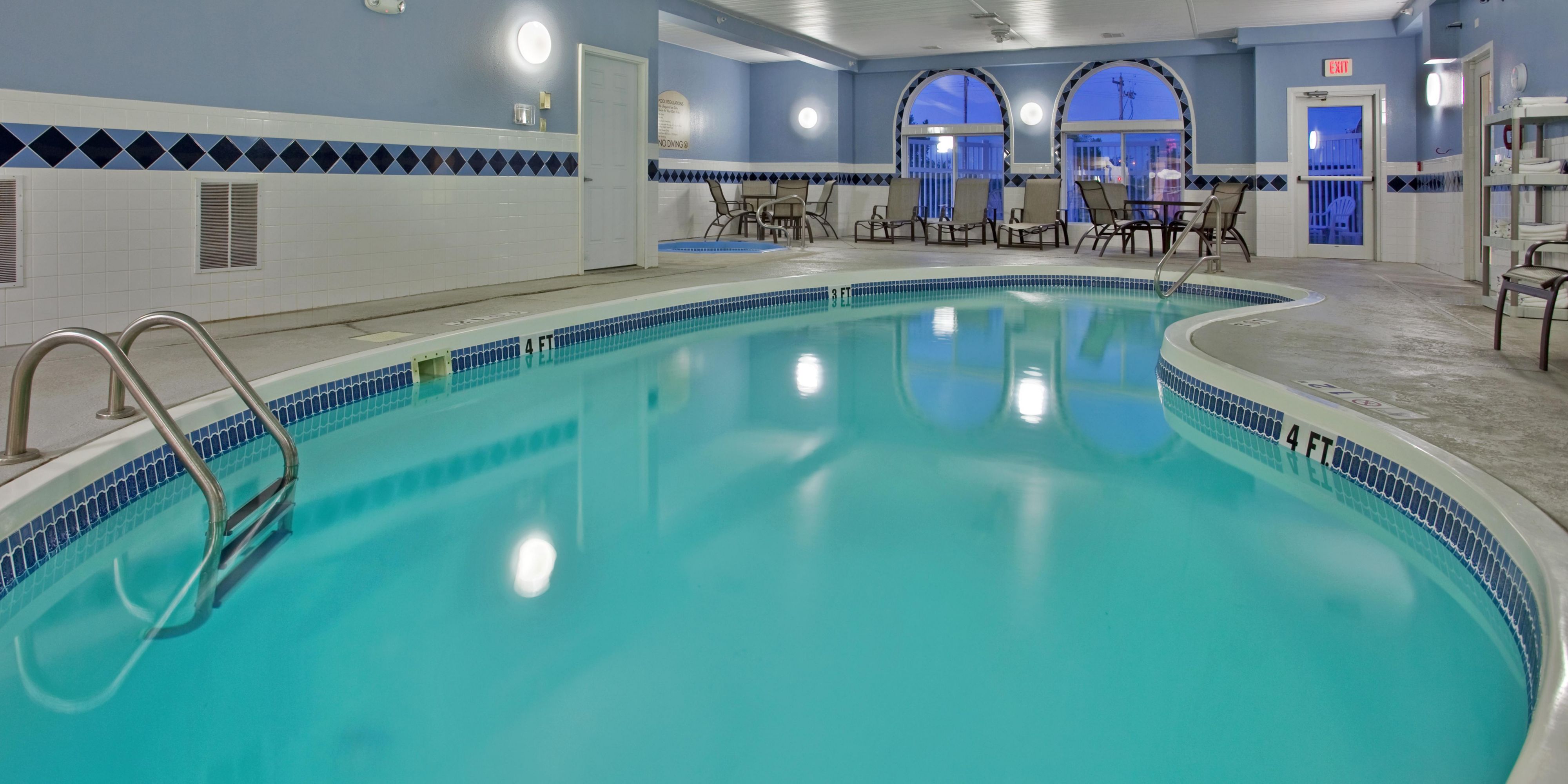 holiday inn express and suites maryville 4302909270 2x1