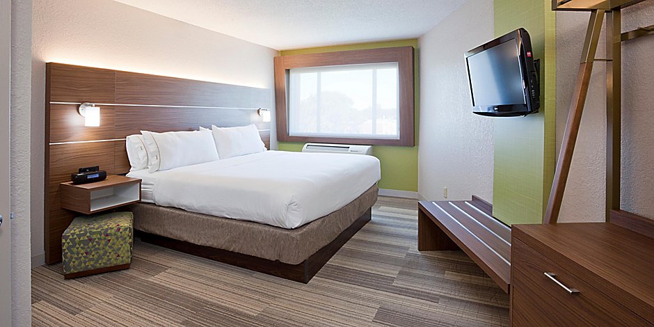 Hotels Near Target Field Holiday Inn Express Suites