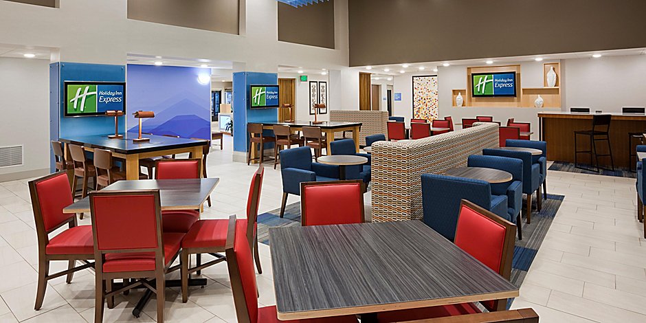 Holiday Inn Express Suites Minneapolis Golden Valley