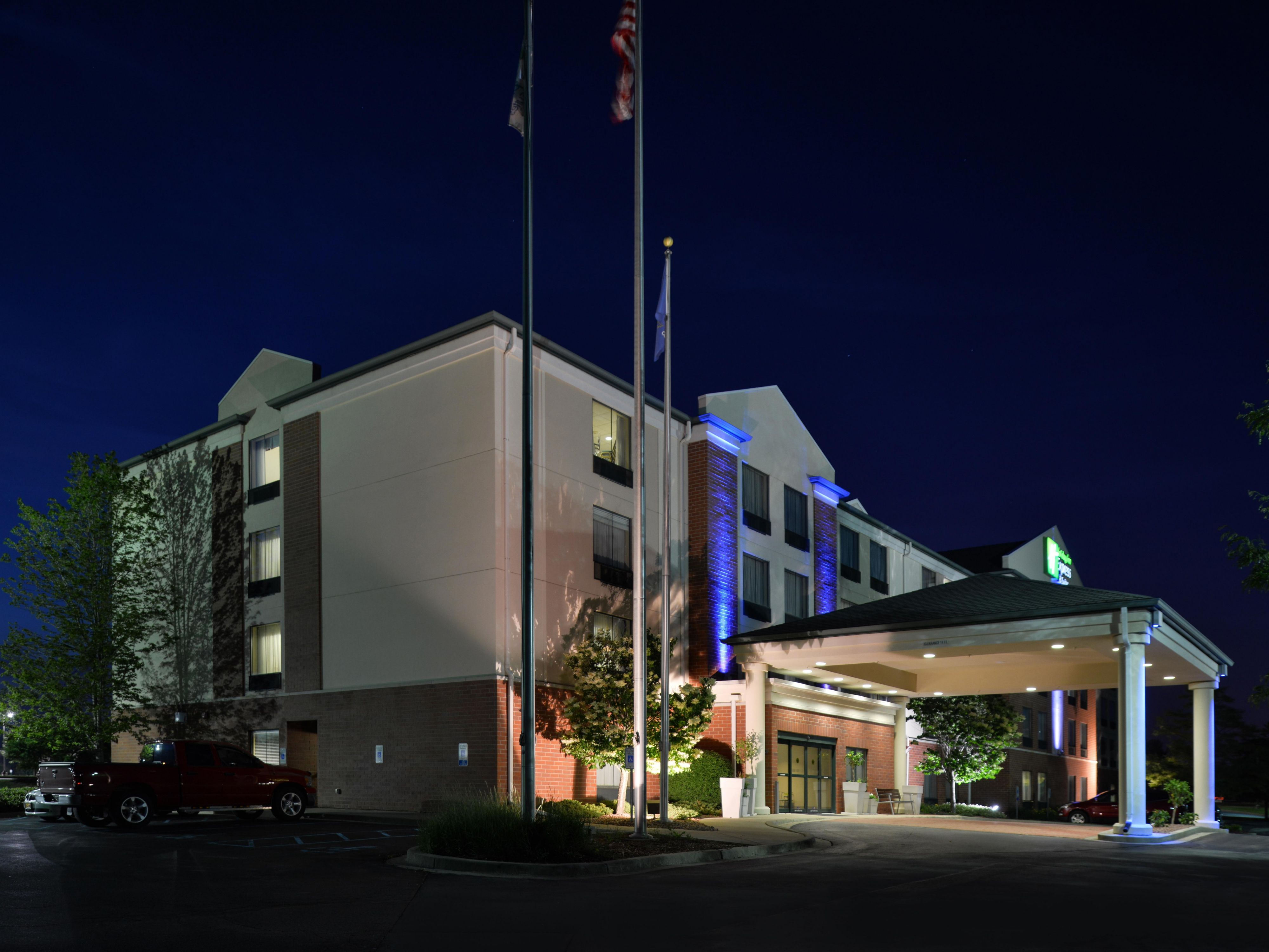 New Berlin Hotels near Miller Park | Holiday Inn Express ...