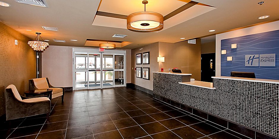 Holiday Inn Express Suites Newton Hotel By Ihg