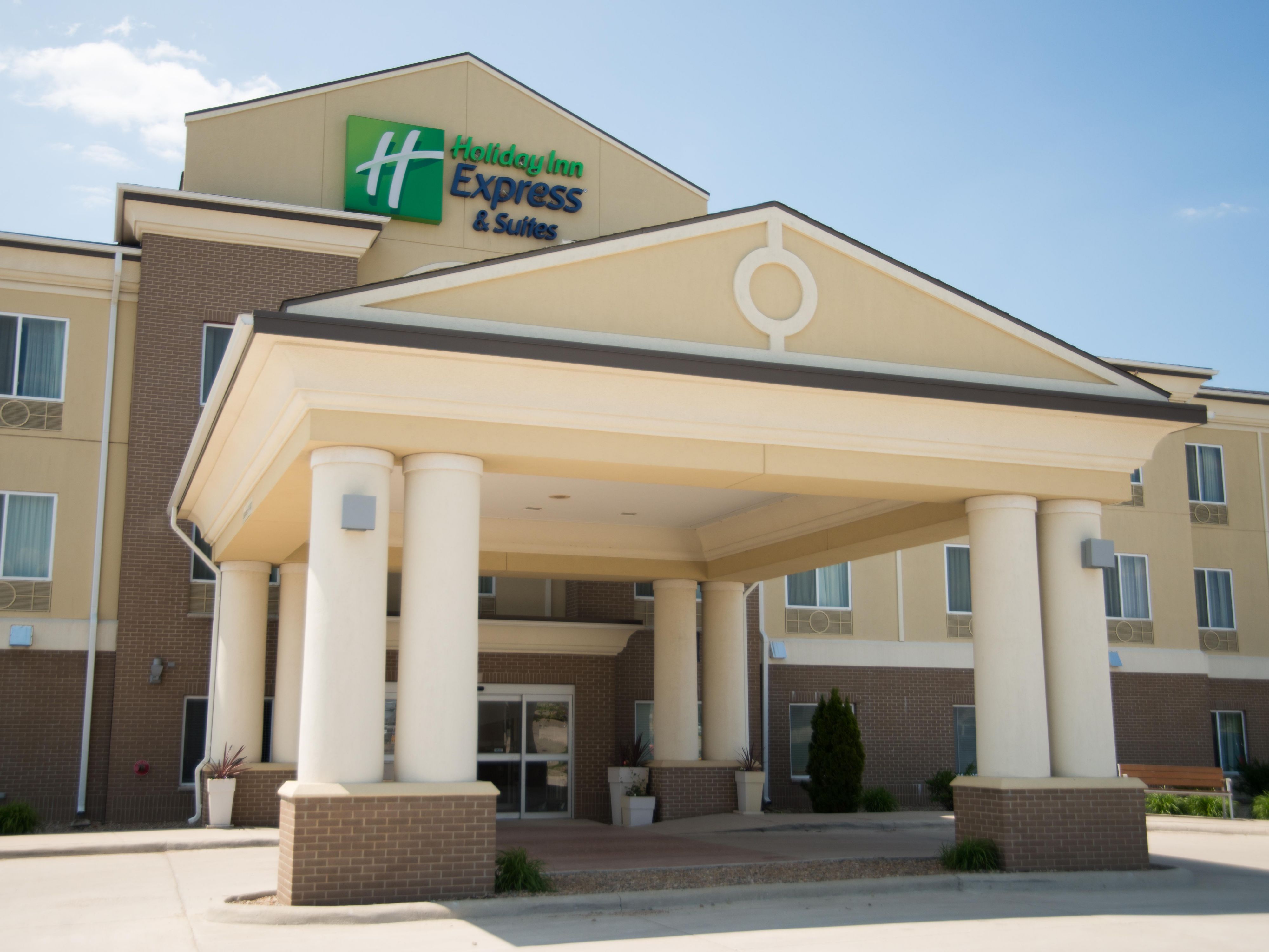 Holiday Inn Express & Suites Northwood Hotel by IHG