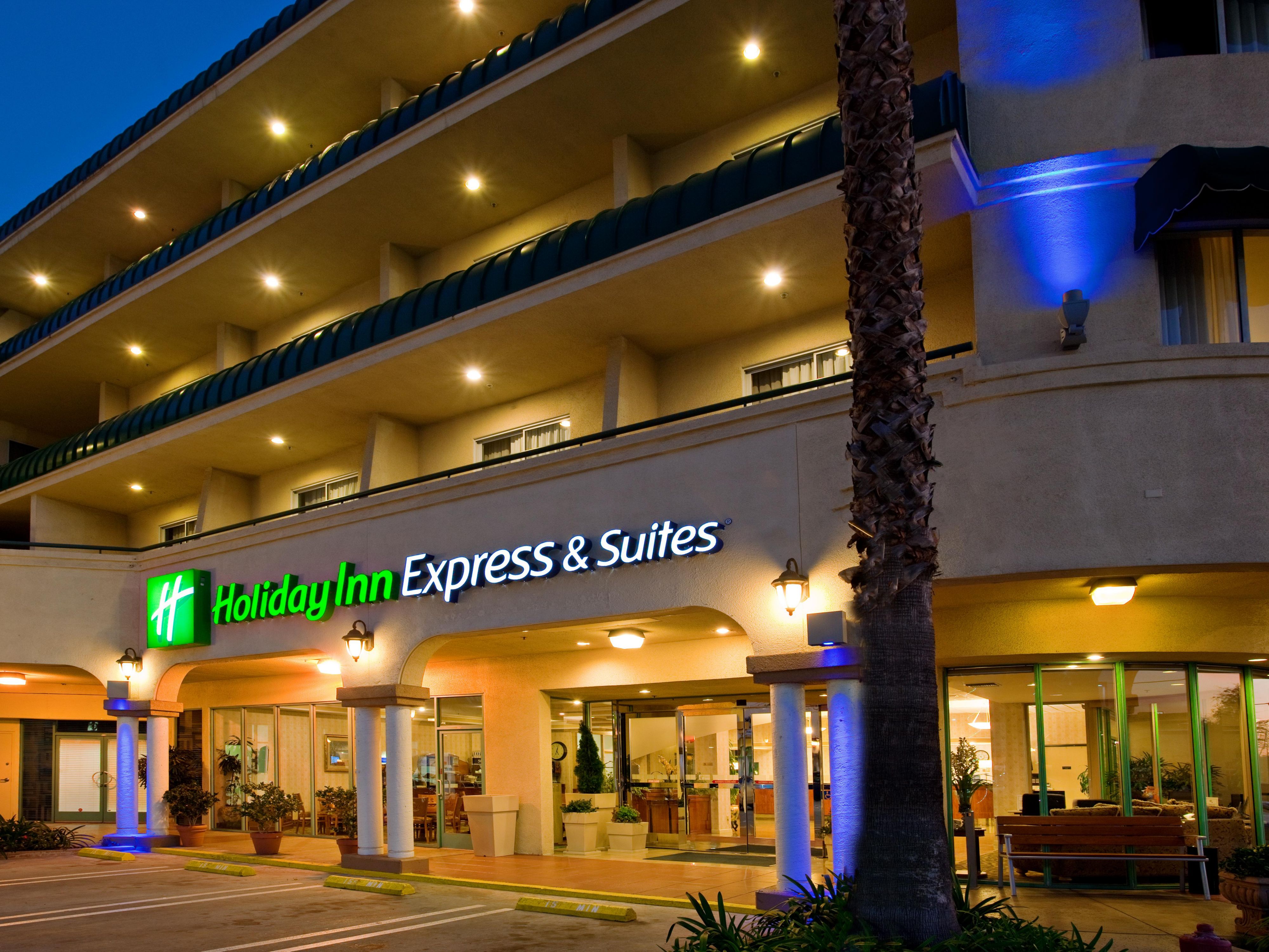 Holiday Inn Express & Suites Pasadena-Colorado Blvd. Hotel by IHG