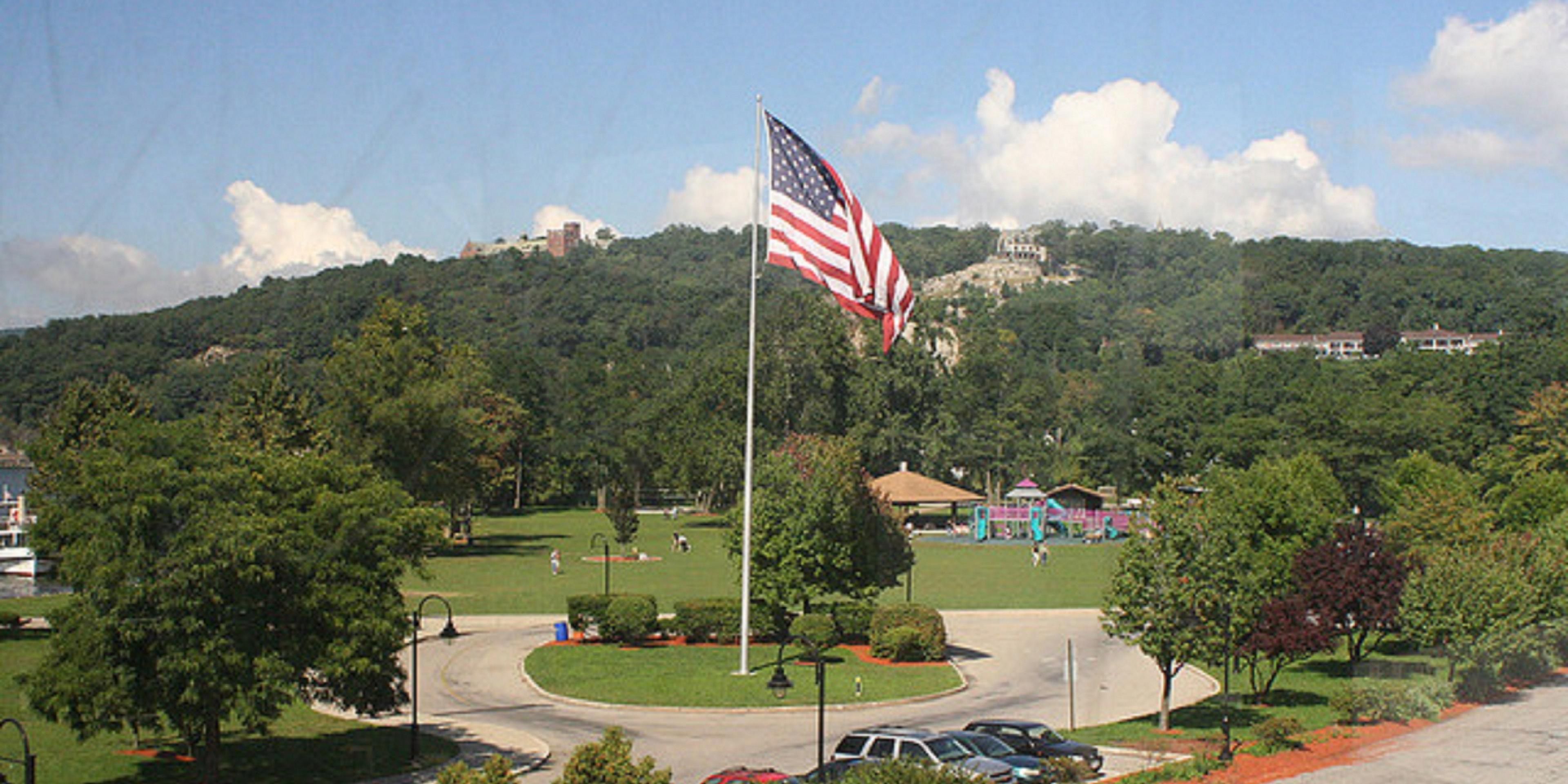 Holiday Inn Express Suites Peekskill Lower Hudson Valley - 