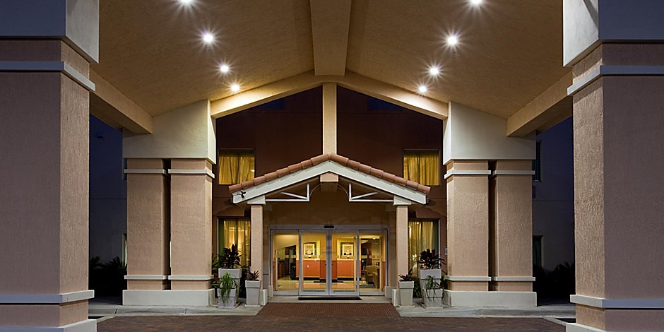 Hotels In Pembroke Pines Holiday Inn Express Suites Pembroke