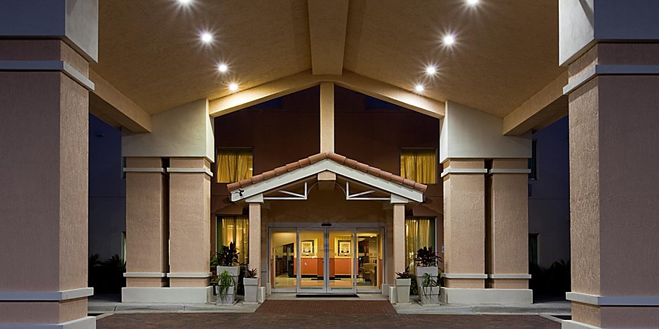 Hotels In Pembroke Pines Holiday Inn Express Suites