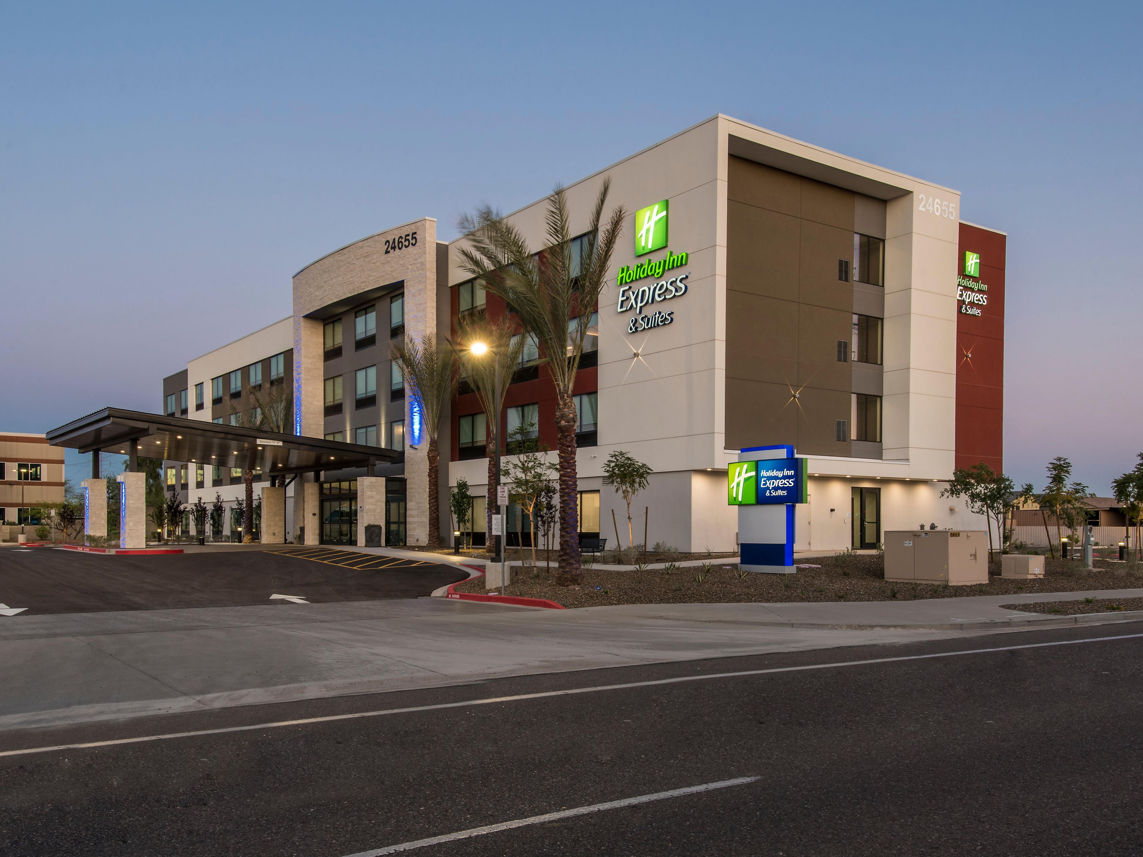 Hotels in North Phoenix, AZ Holiday Inn Express & Suites Phoenix
