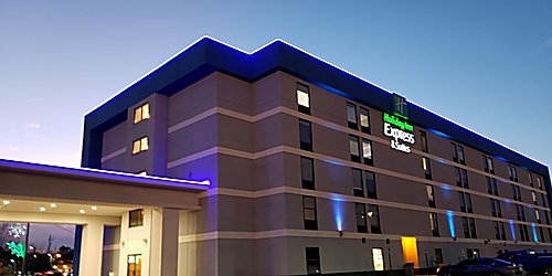 Hotels Near Dollywood In Pigeon Forge Tn Holiday Inn Express