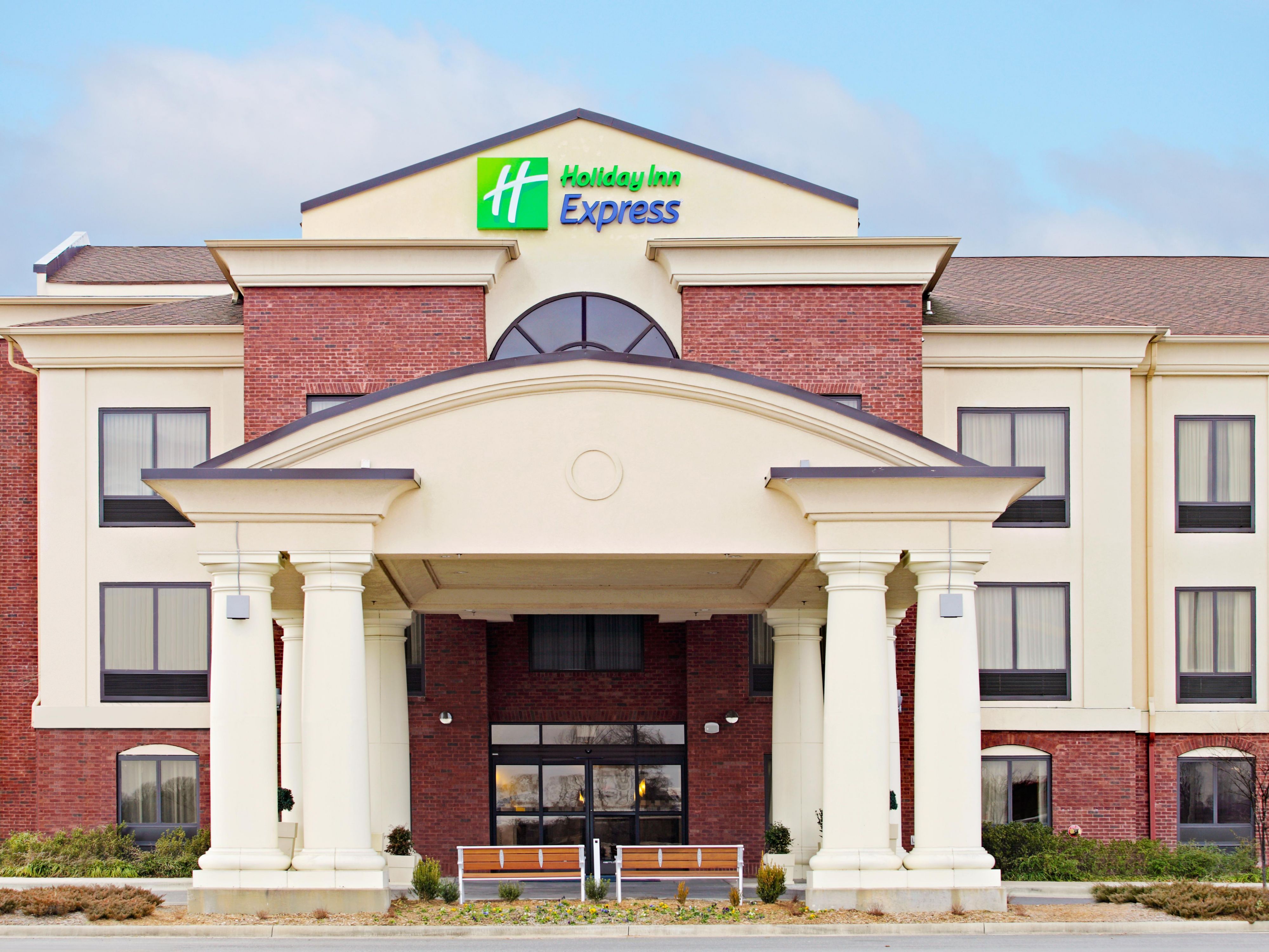 Hotels in Pine Bluff, AR Holiday Inn Express & Suites Pine Bluff