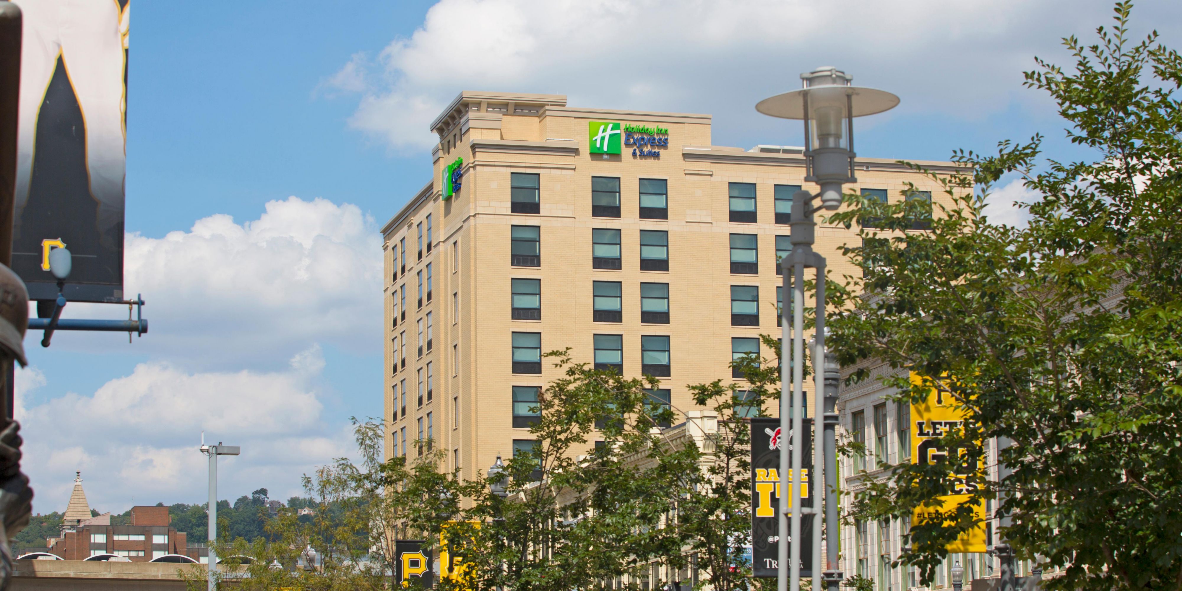 Holiday Inn Express & Suites Pittsburgh North Shore Map & Driving