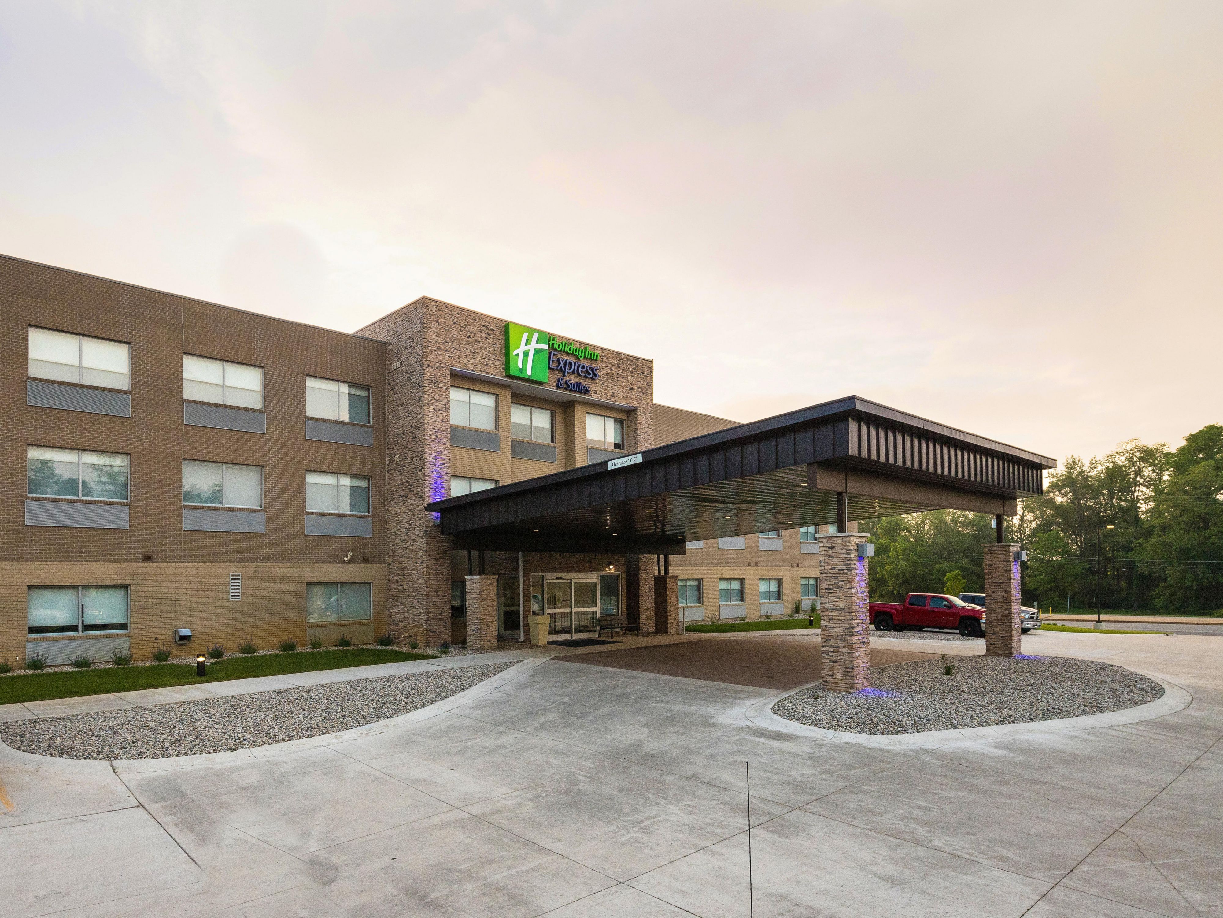 Holiday Inn Express Suites Portage Hotel By Ihg