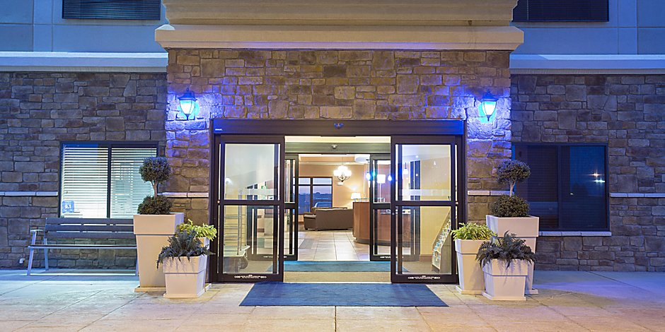 Discount [80% Off] Holiday Inn Express Suites Pueblo United States - Hotel Near Me | Hotel Near ...