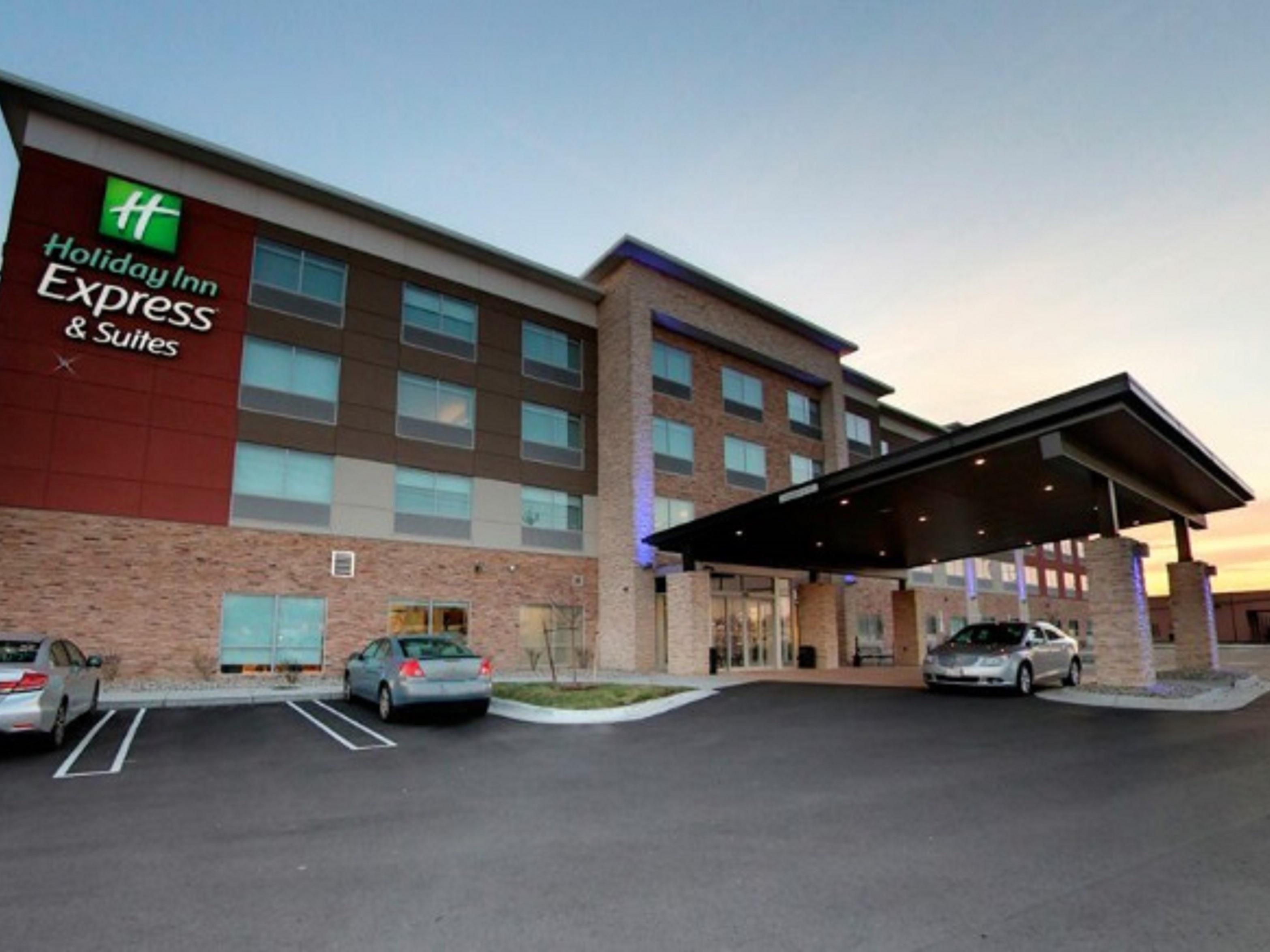 Hotel in Roseville, Michigan | Holiday Inn Express & Suites Detroit ...