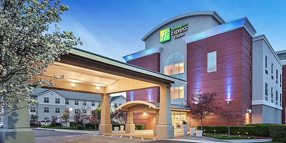 Hotel With Pool Near Airport Holiday Inn Express Suites