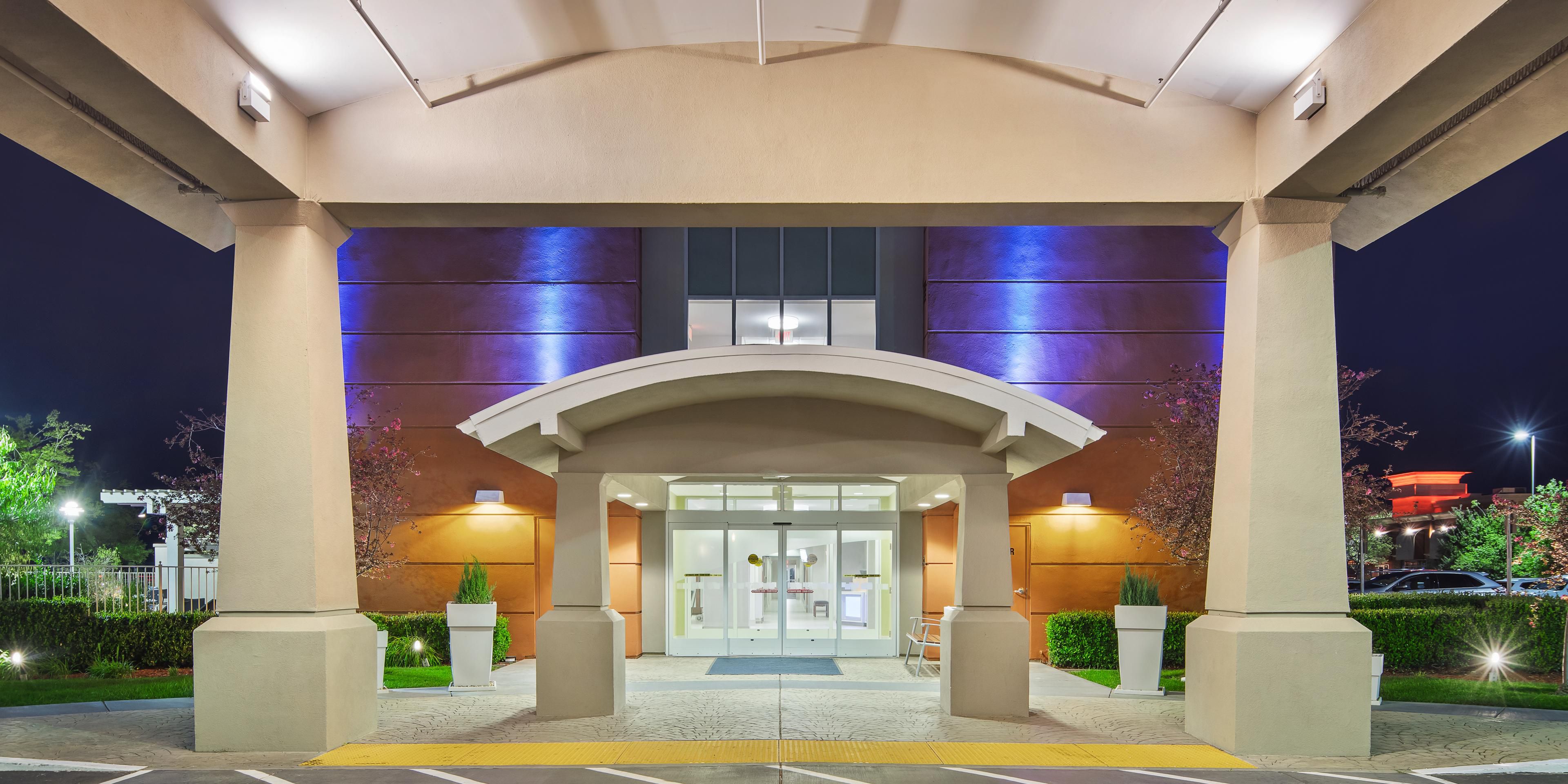 Hotel With Pool Near Airport Holiday Inn Express Suites