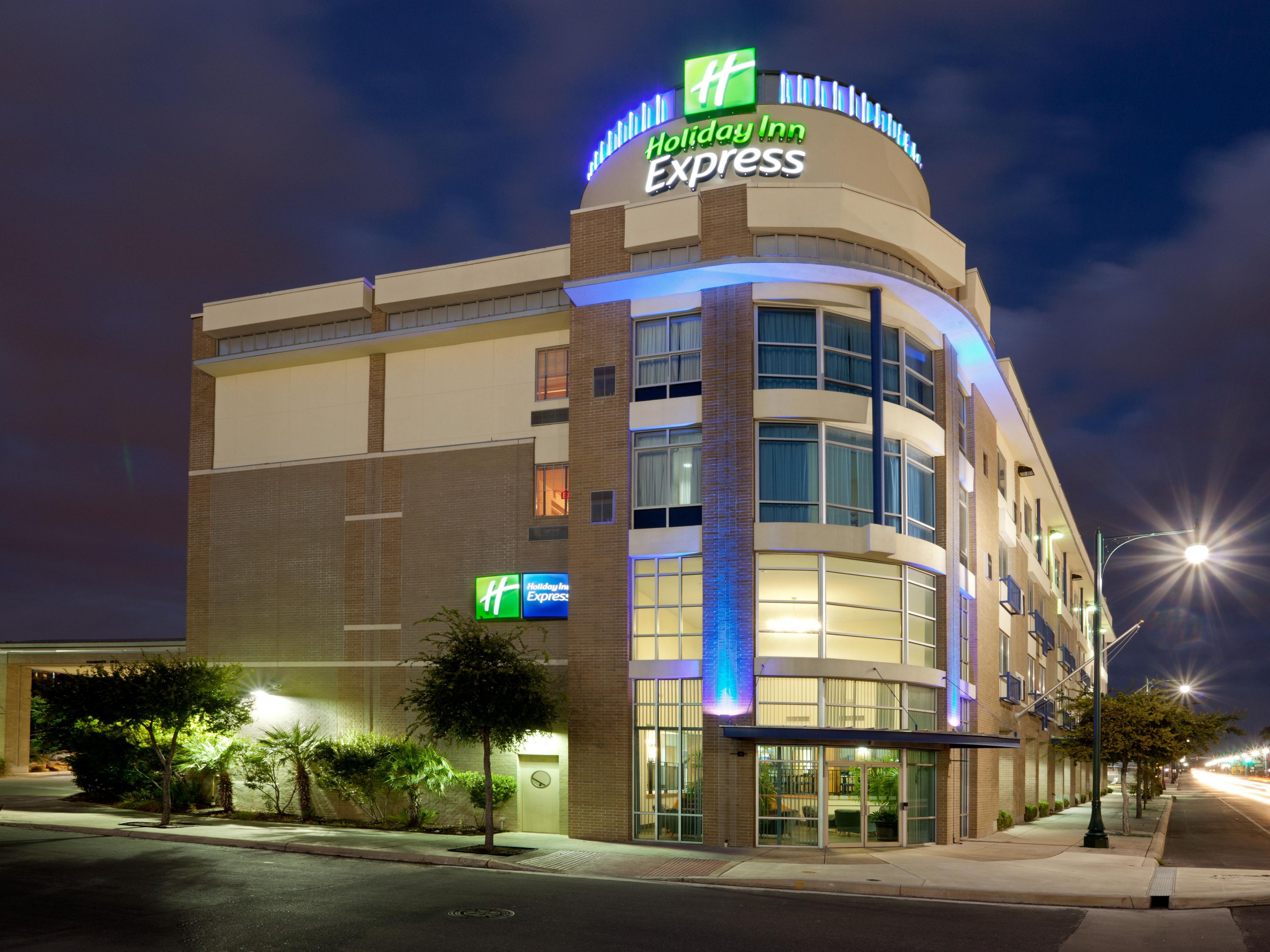 Hotels Near Alamodome Holiday Inn Express Suites San Antonio 