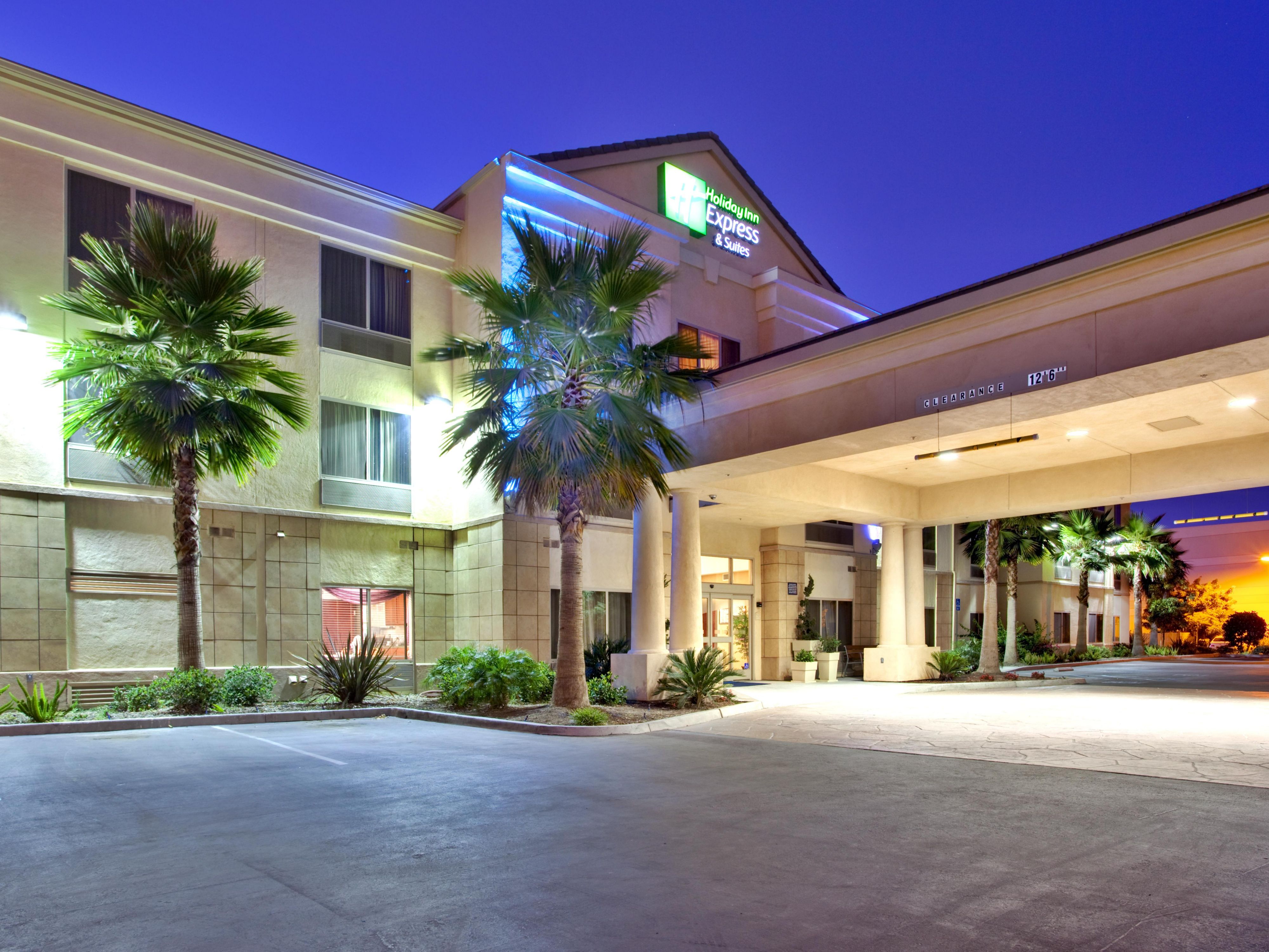 Holiday Inn Express And Suites San Diego 4183593297 4x3