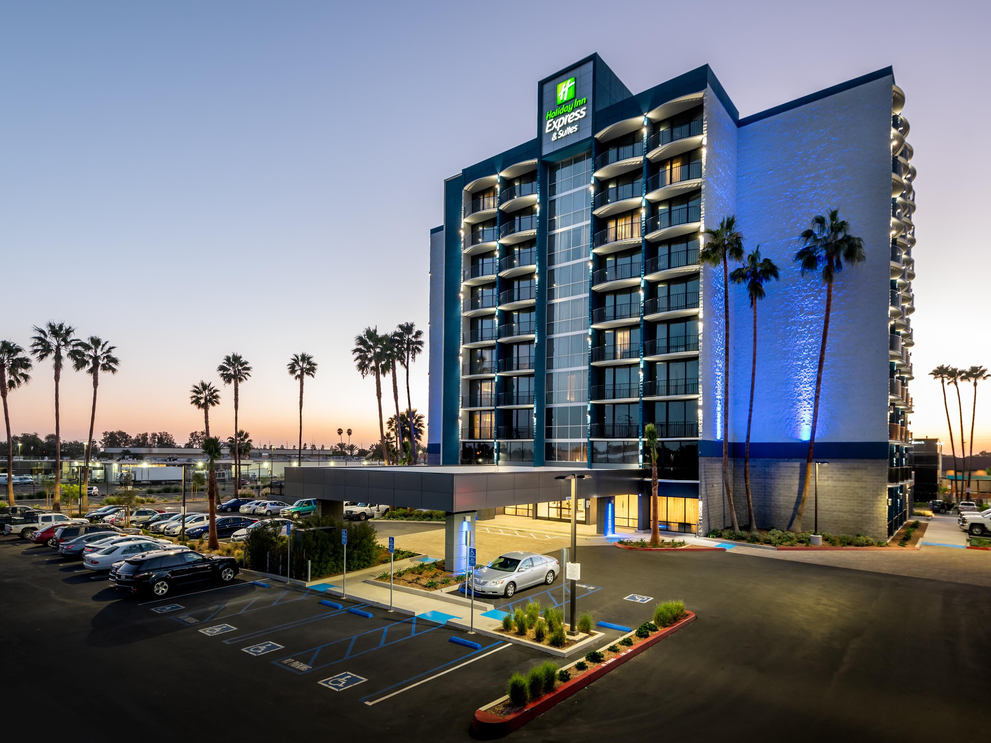 Hotels in Santa Ana, CA | Holiday Inn Express & Suites Santa Ana