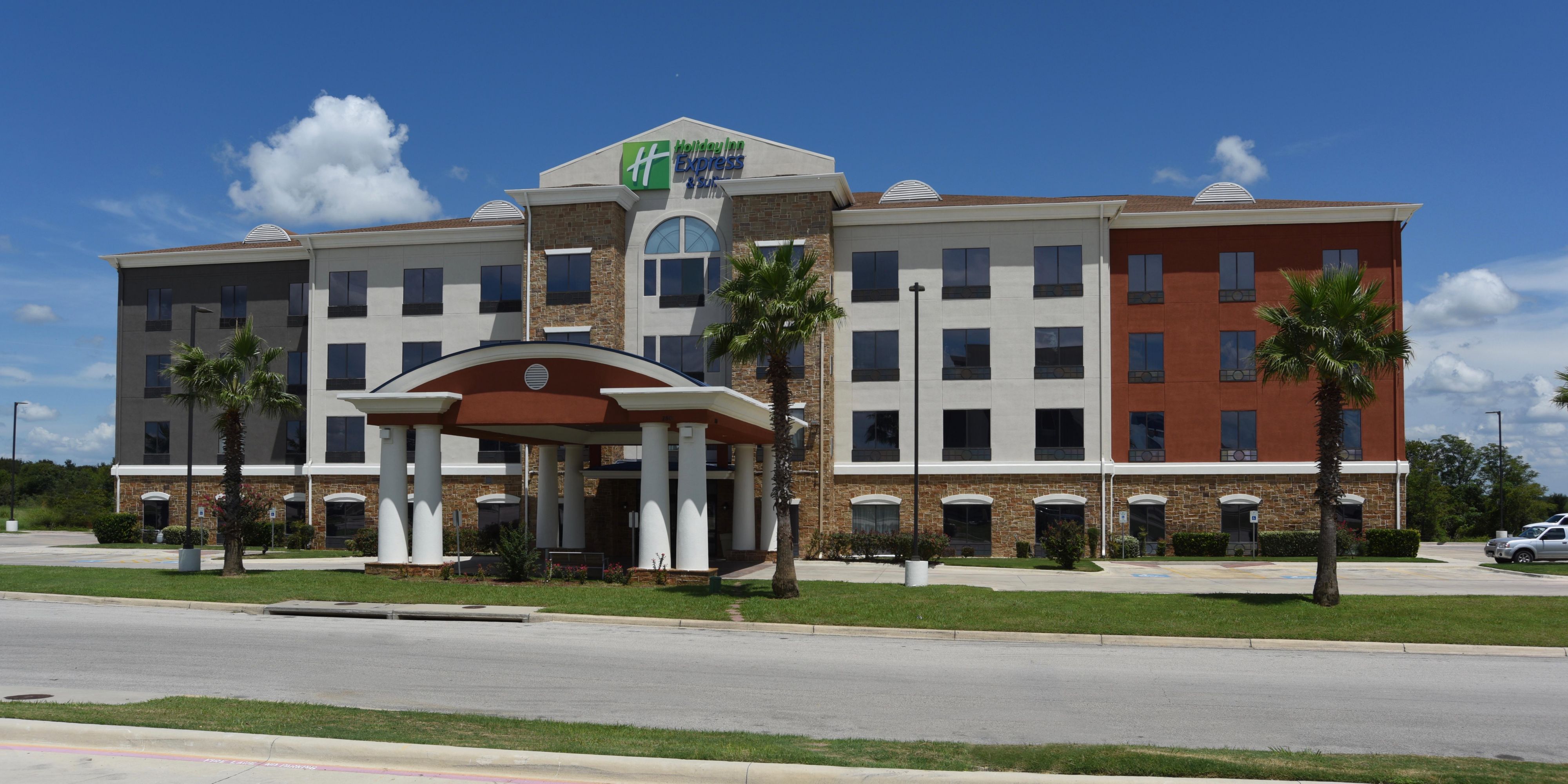 Holiday Inn Express Suites Seguin Hotel By Ihg