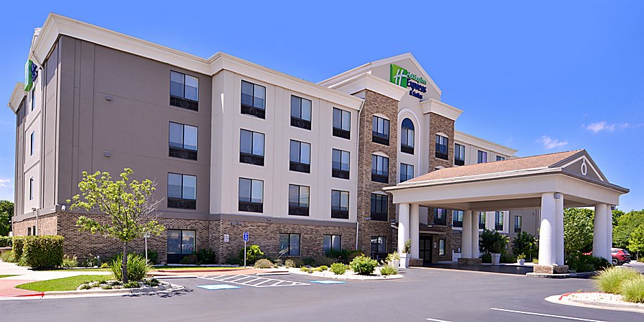 Hotels In Selma Tx With Pool Gym Holiday Inn Express Suites