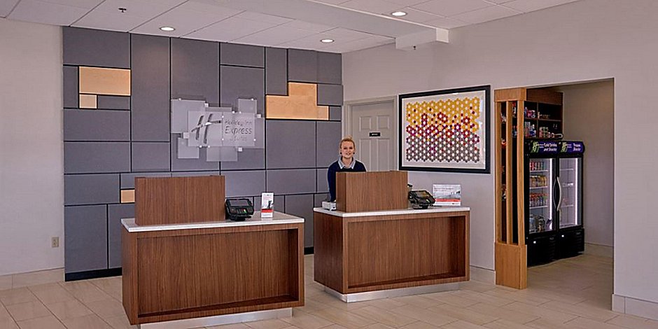 Sevierville Tn Hotels Holiday Inn Express Suites Pigeon Forge