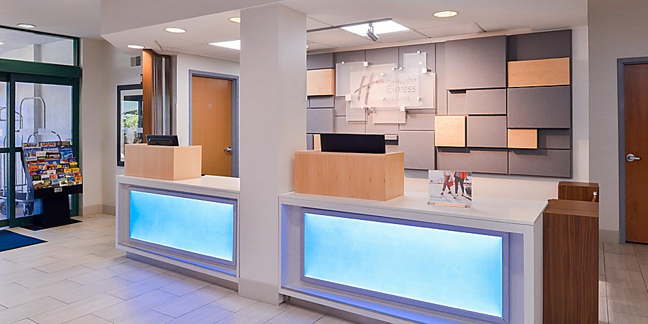 Hotels In Southfield Mi Holiday Inn Express Suites Southfield