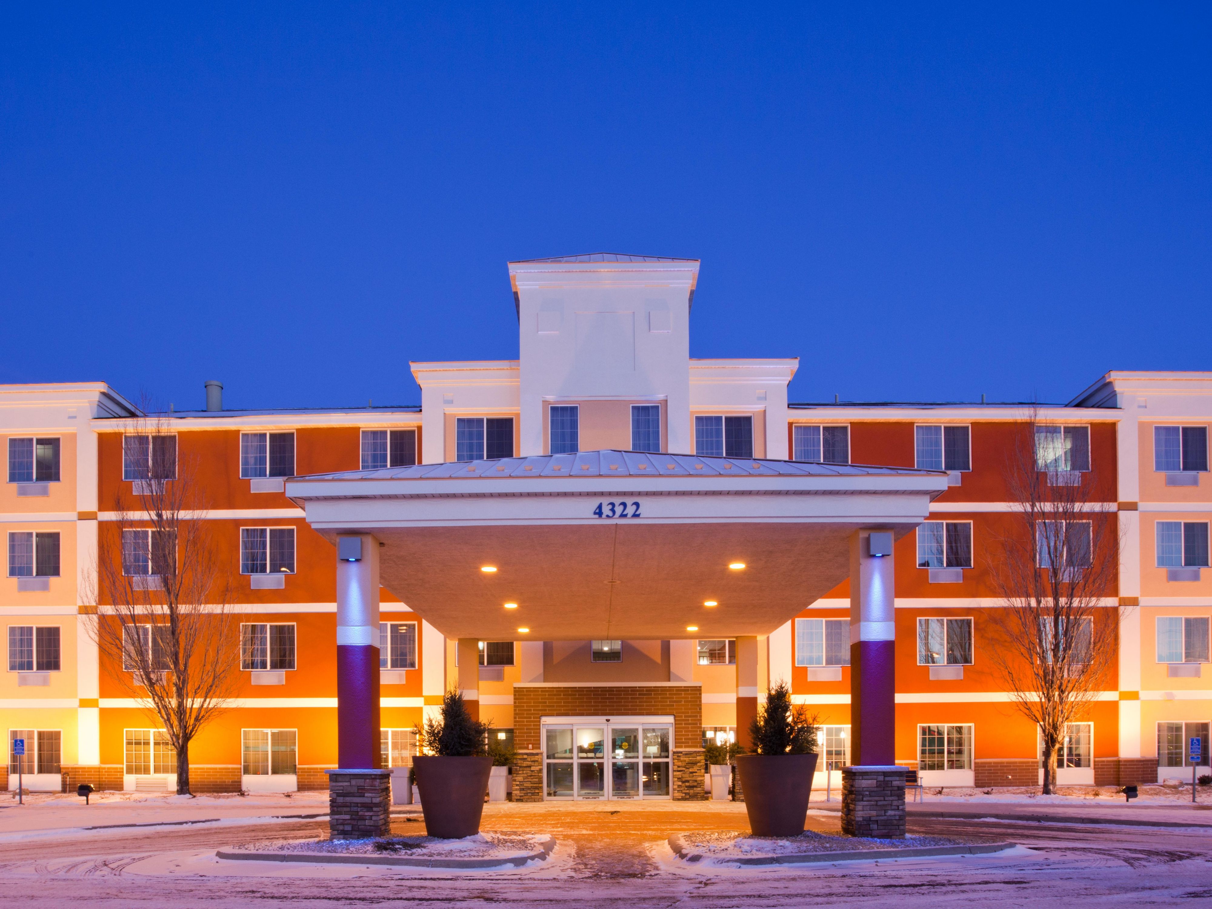 Holiday Inn Express & Suites St. Cloud Hotel by IHG