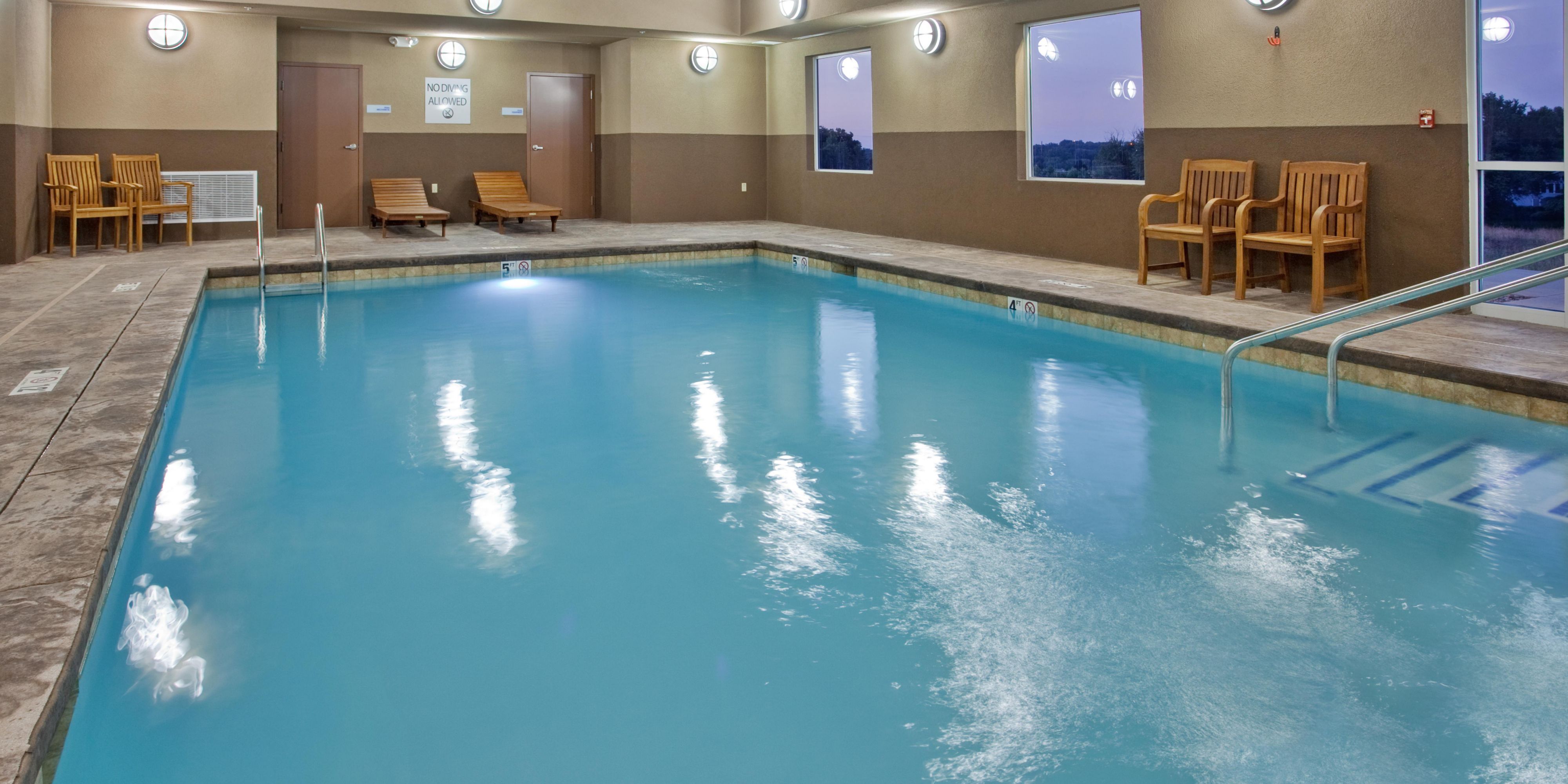 Holiday Inn Express Suites St Joseph Hotel By Ihg