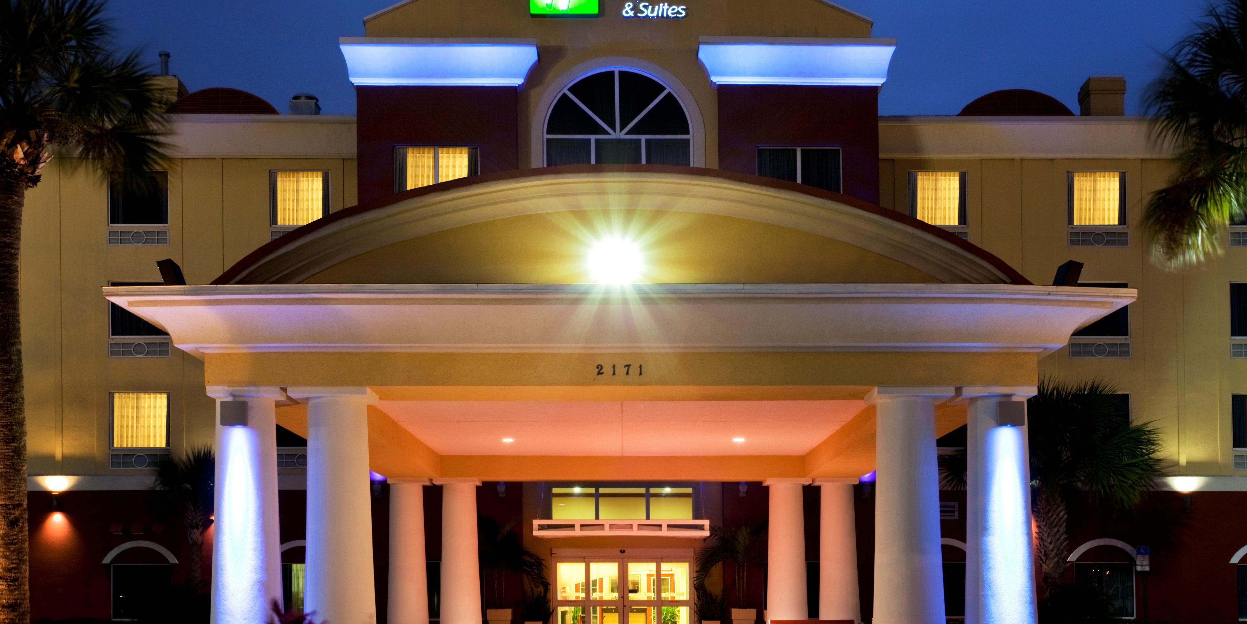 Hotels Near Tropicana Field Holiday Inn Express Suites St
