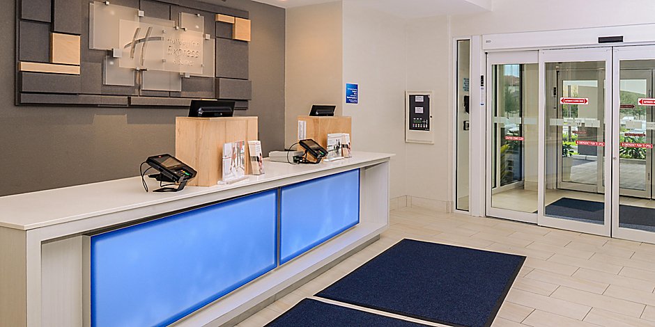 Hotels In St Petersburg Fl Holiday Inn Express Suites St