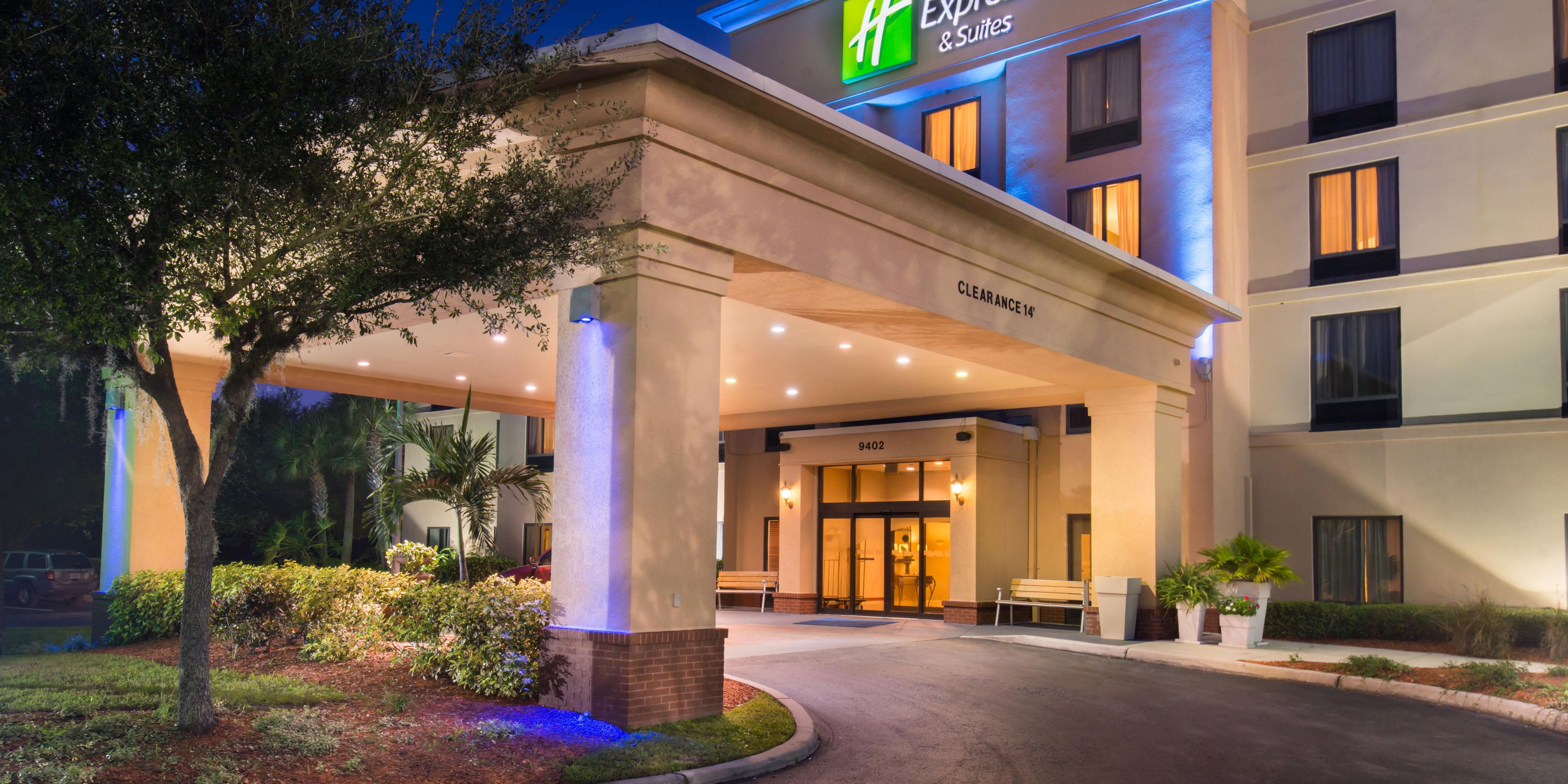 holiday-inn-express-and-suites-tampa-4187984410-2x1