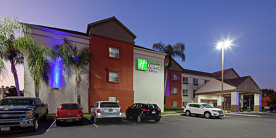 Holiday Inn Express Suites Charter Inn Suites Hotel In Tulare