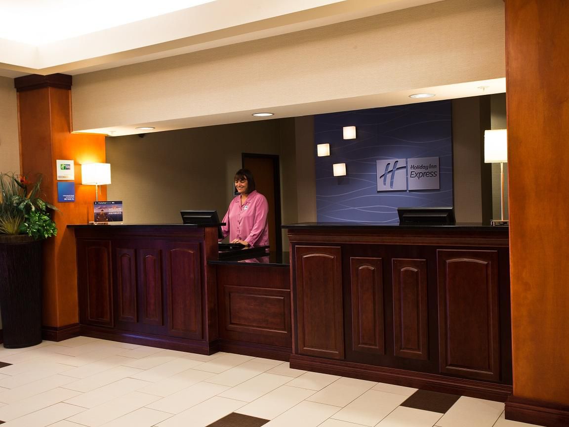 Holiday Inn Express & Suites Urbandale Des Moines Hotel by IHG