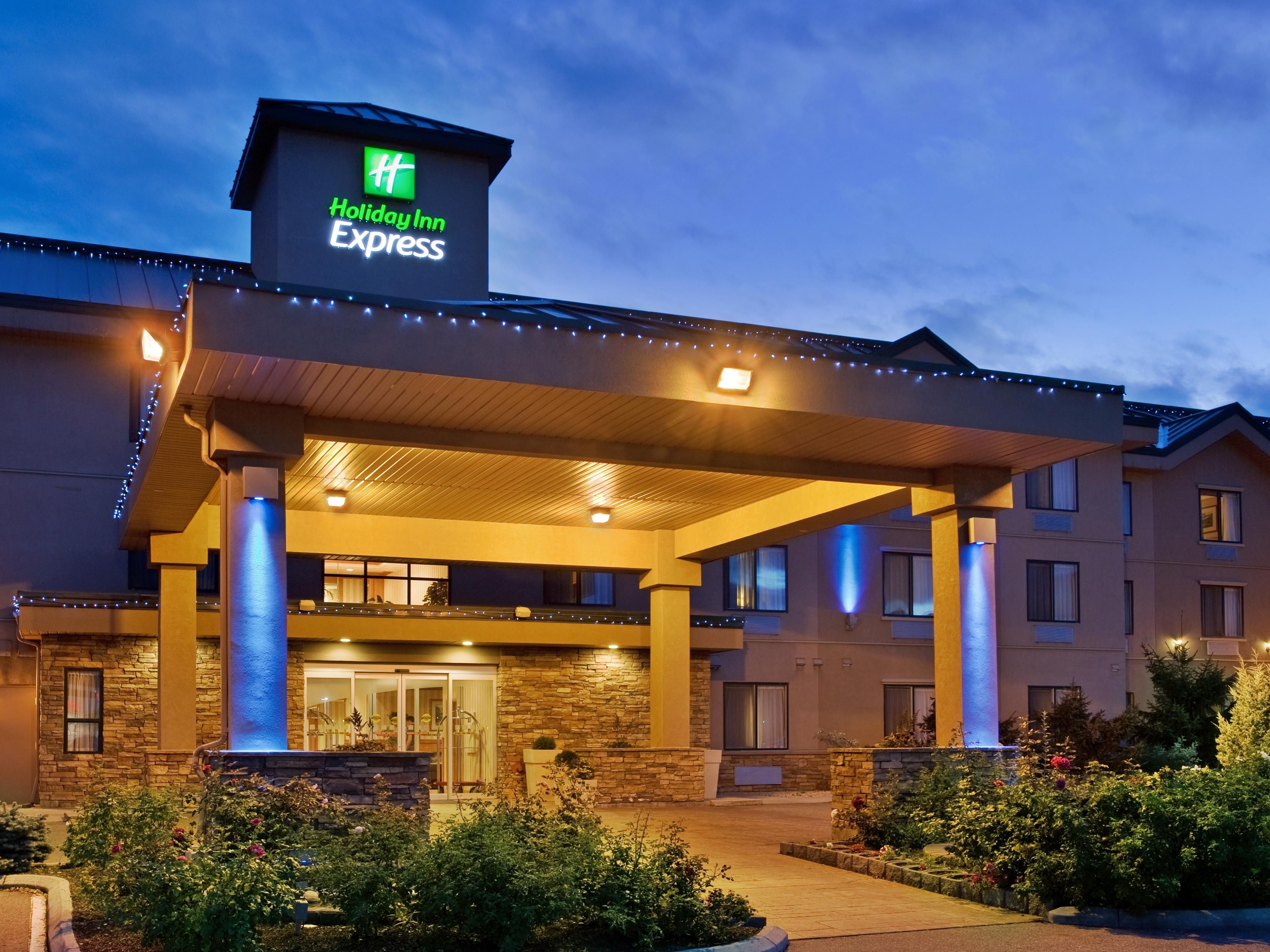 Promo [80% Off] Holiday Inn West Kelowna Canada | N Hotel Deluxe Room