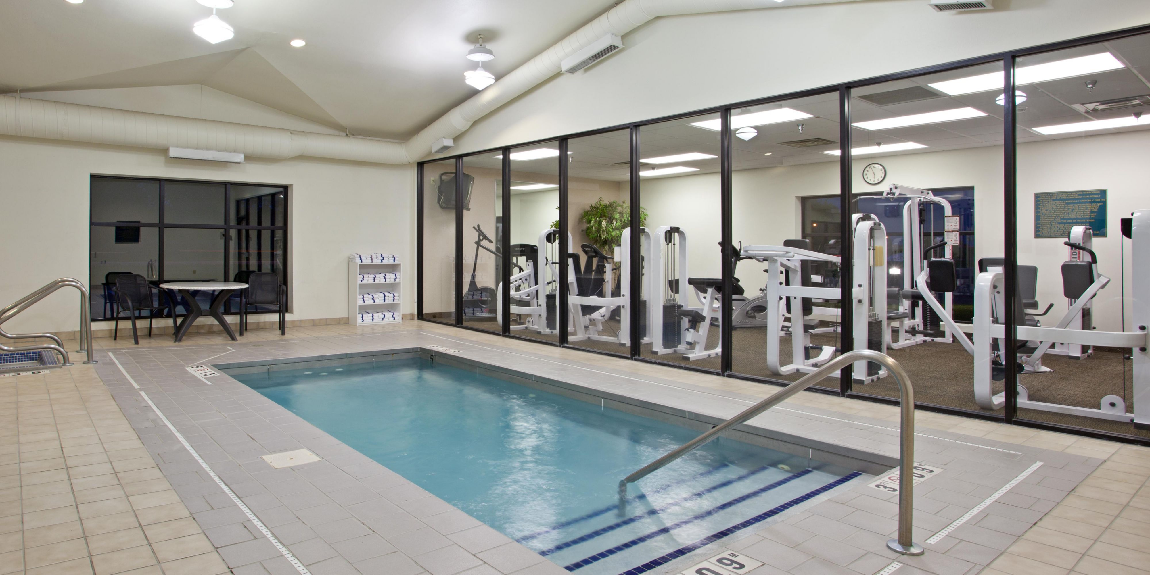 Holiday Inn Express Suites Wadsworth Hotel In Wadsworth By Ihg